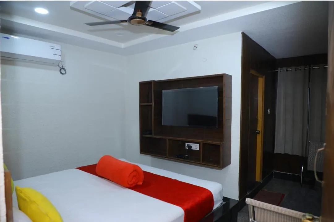 Bed in Hotel New Maruthi Inn, LB Nagar