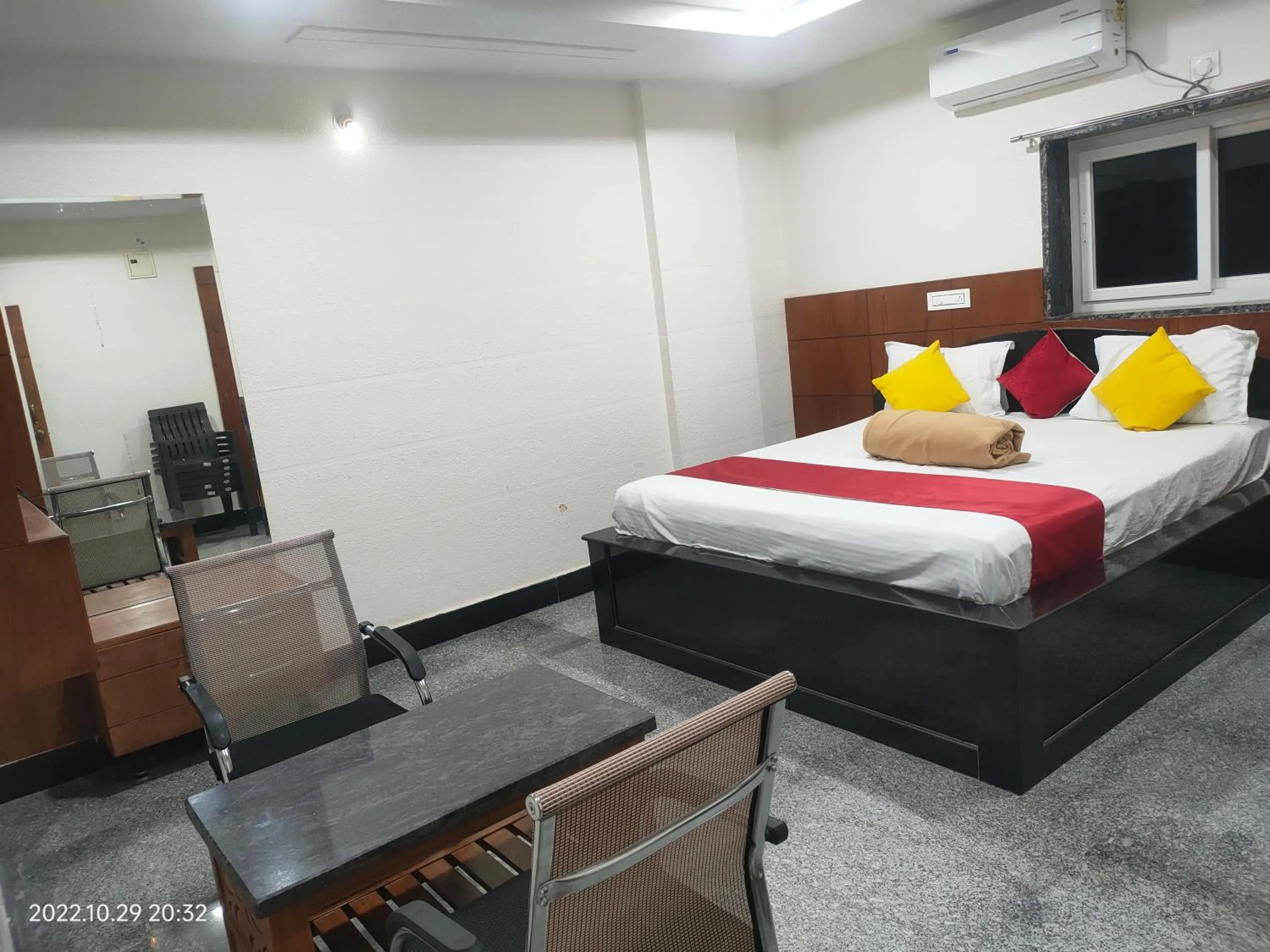 Seating area, Bed in Hotel New Maruthi Inn, LB Nagar