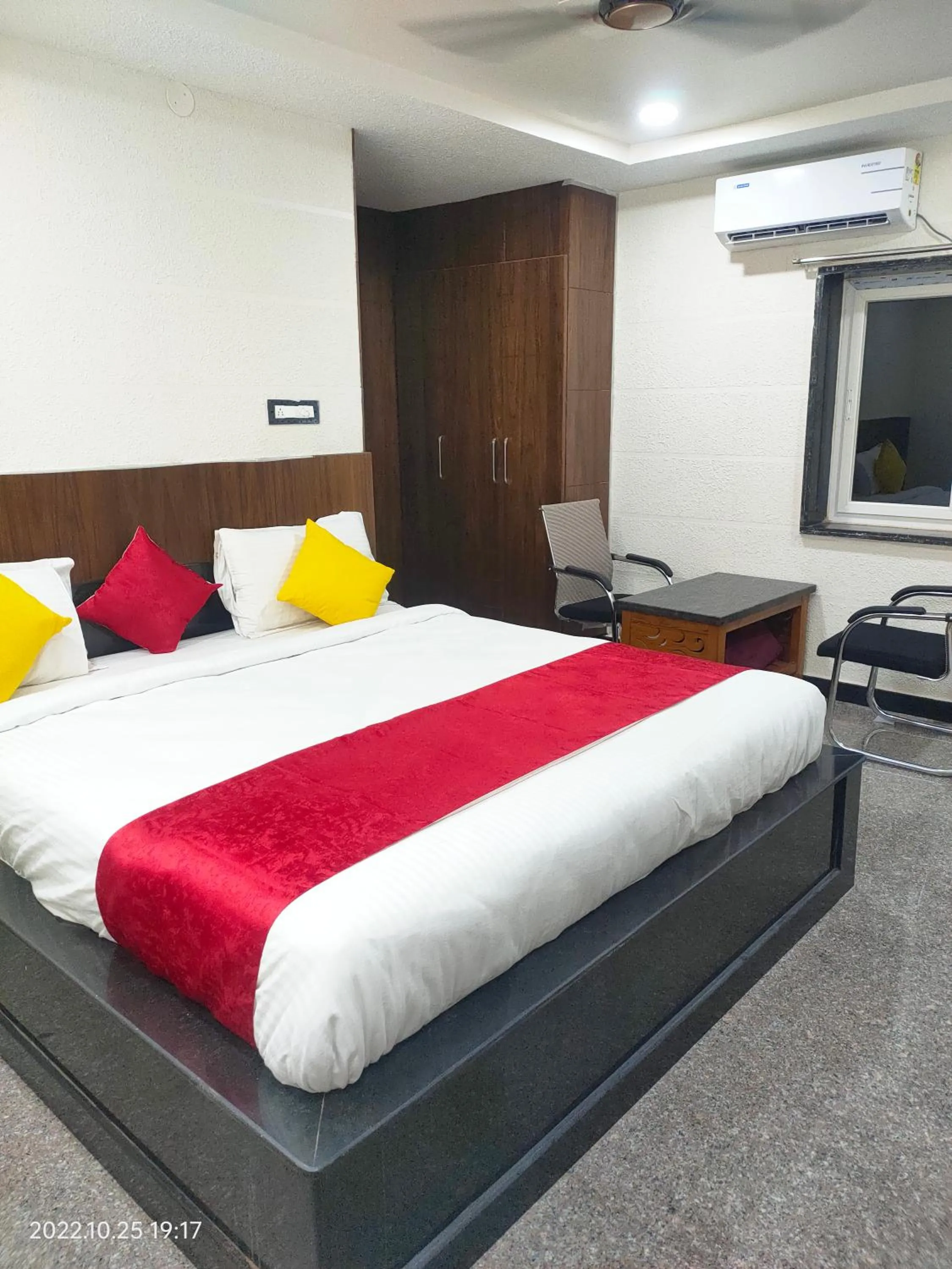 Photo of the whole room, Bed in Hotel New Maruthi Inn, LB Nagar