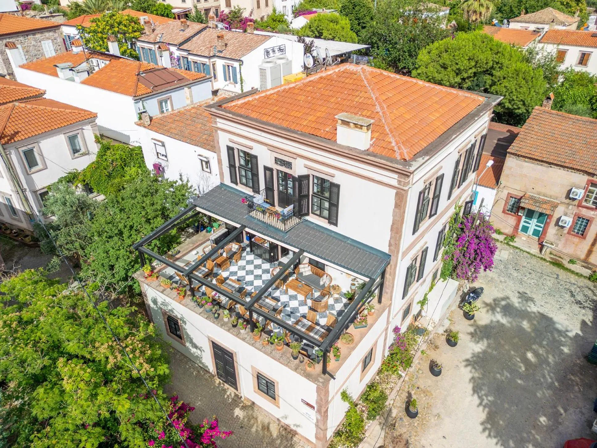 Property building in Siyah Lale Cunda 1841