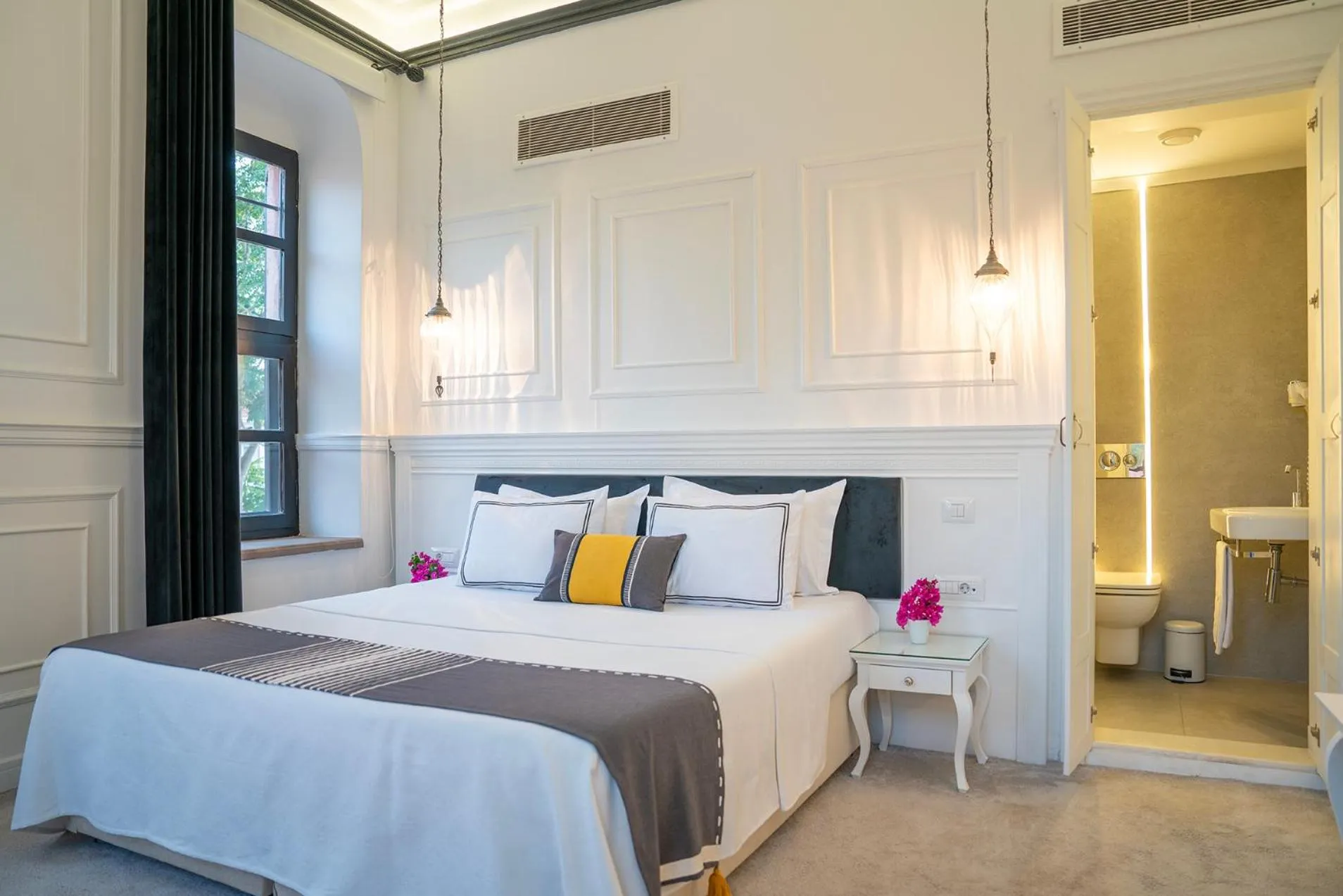 Bed in Siyah Lale Cunda 1841