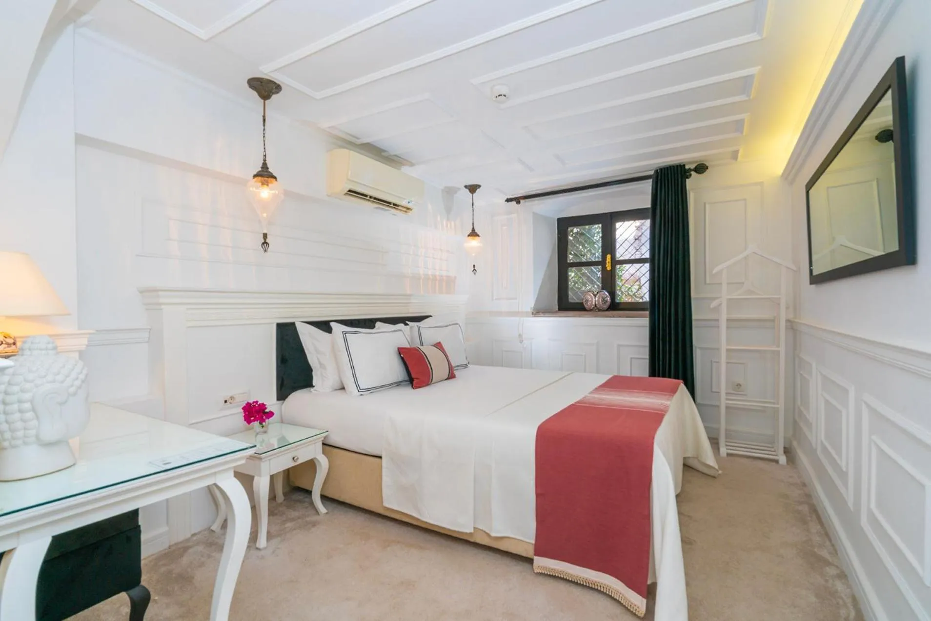 Bed in Siyah Lale Cunda 1841