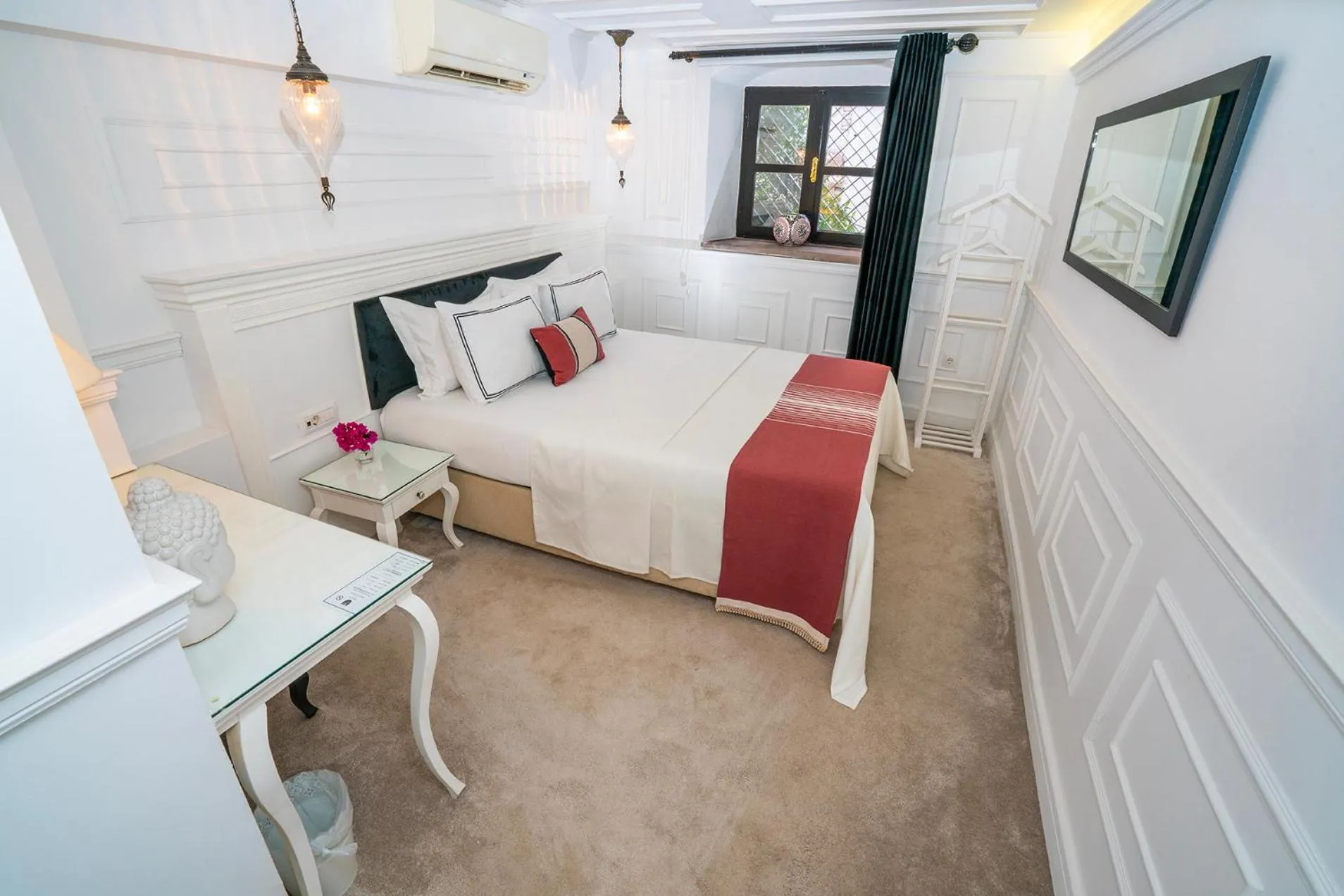 Bed in Siyah Lale Cunda 1841