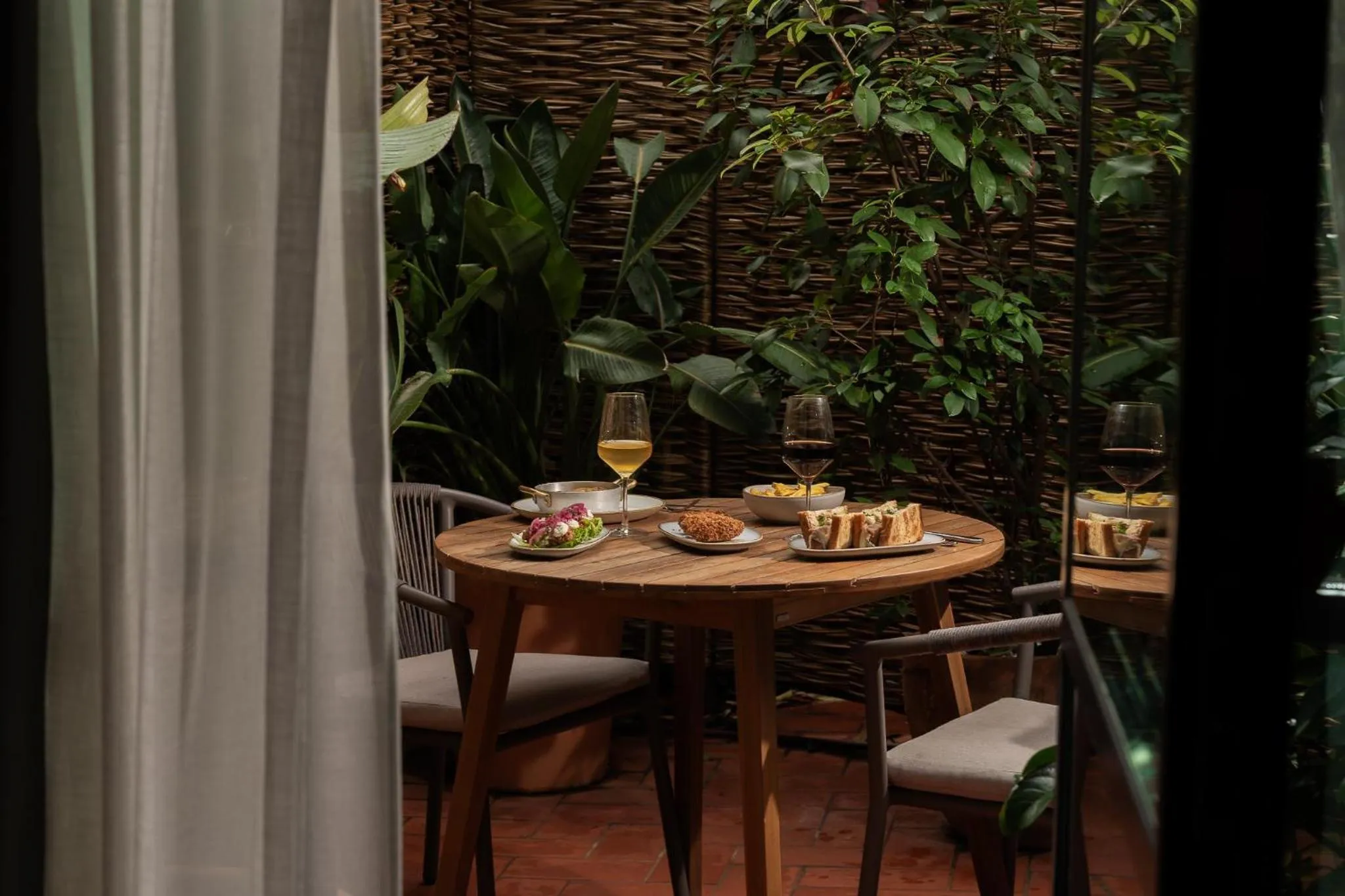 Photo of the whole room in Hotel Regina Barcelona