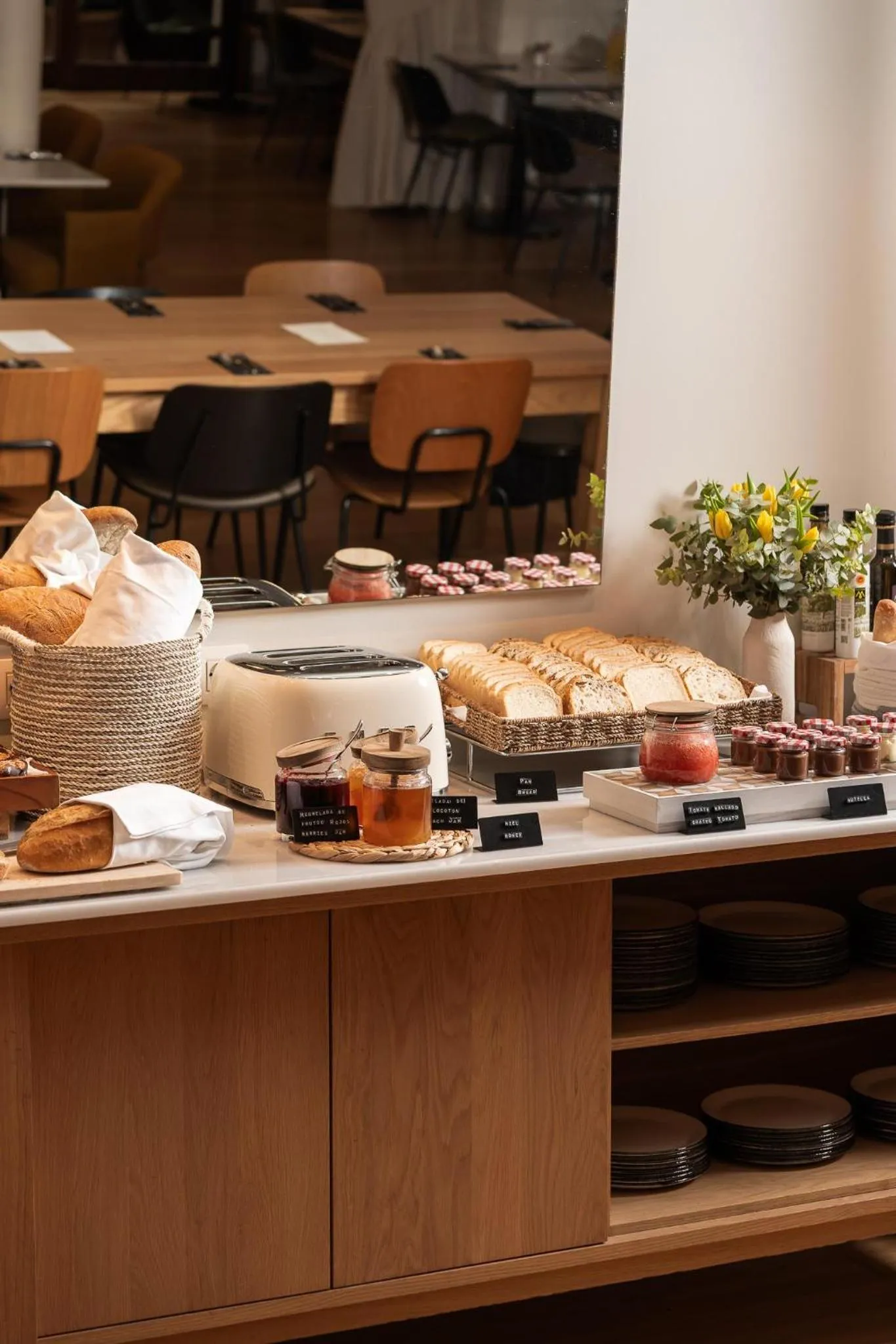 Restaurant/places to eat in Hotel Regina Barcelona