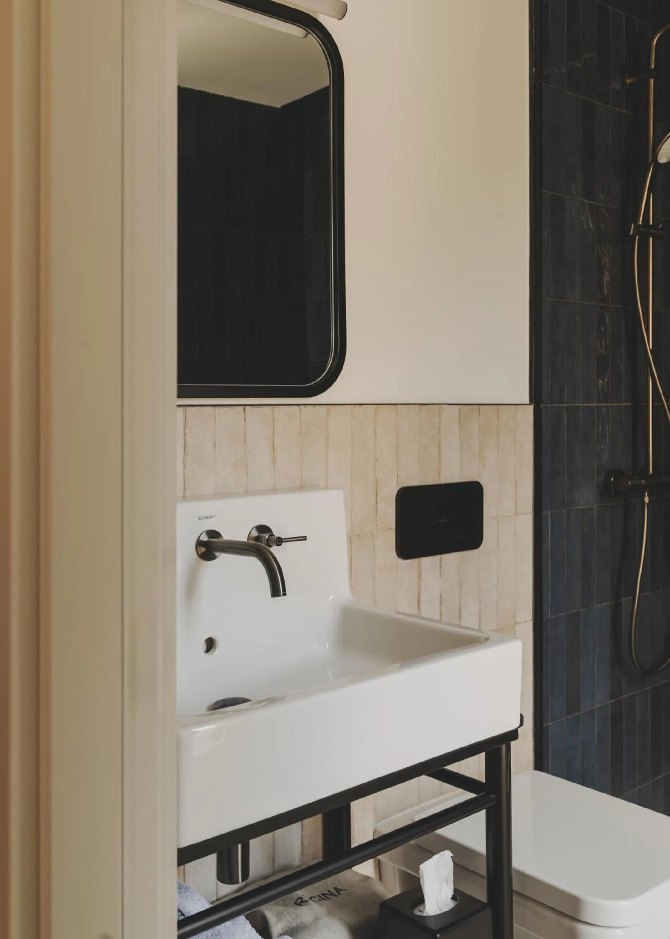 Bathroom, Bed in Hotel Regina Barcelona