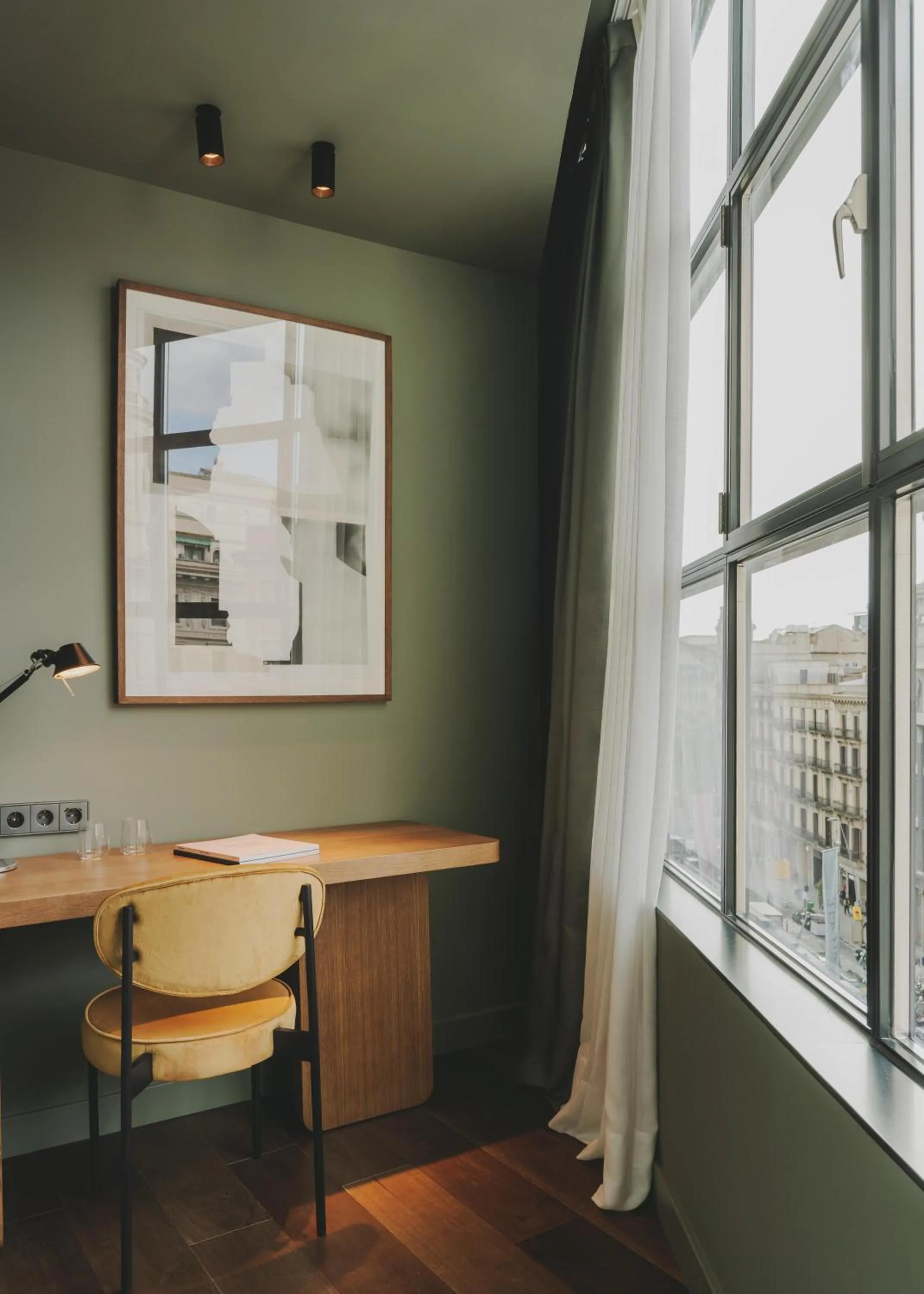 Photo of the whole room in Hotel Regina Barcelona
