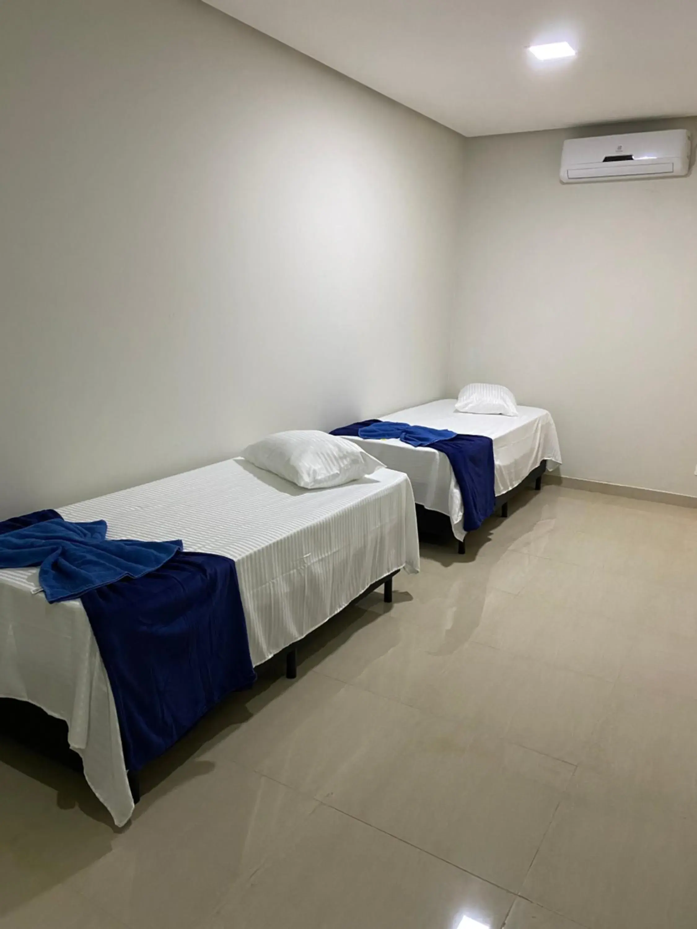 Deluxe Double Room with Shower in Hotel Cristalina Deluxe Double Room with Shower in Hotel Cristalina