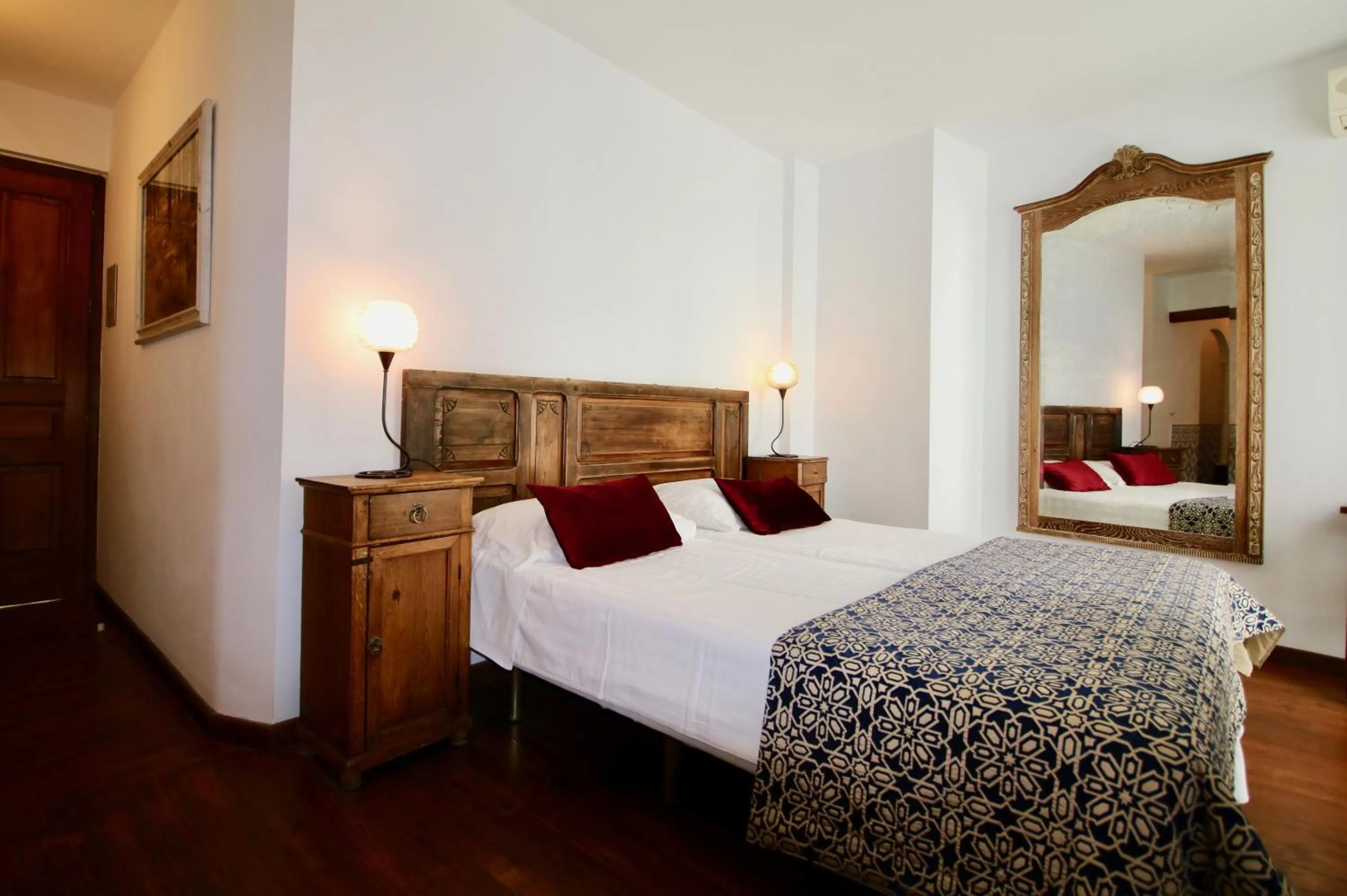 Toilet, Bed in Boutique Hotel La Posada del Angel Ojén