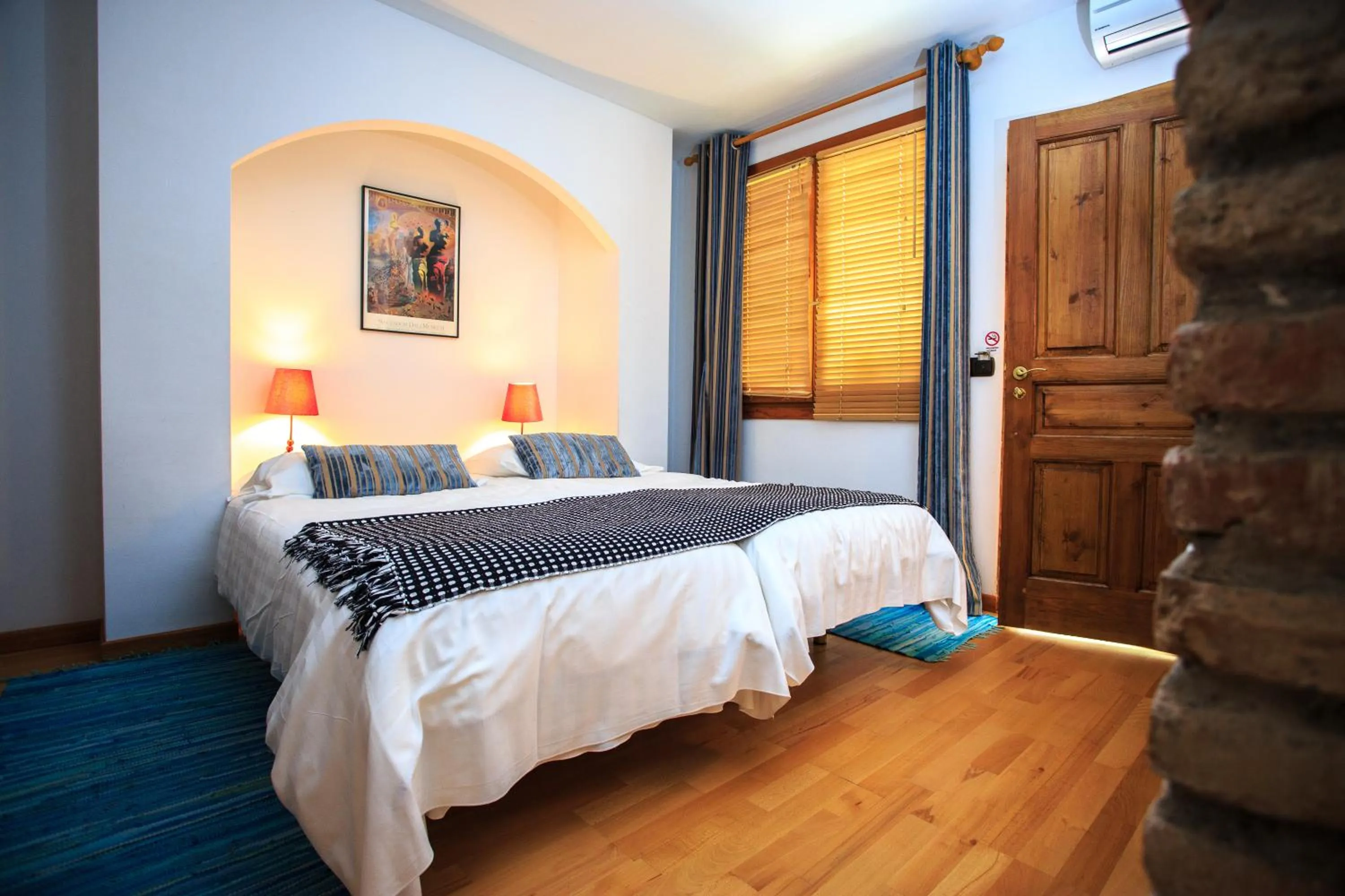 Photo of the whole room, Bed in Boutique Hotel La Posada del Angel Ojén