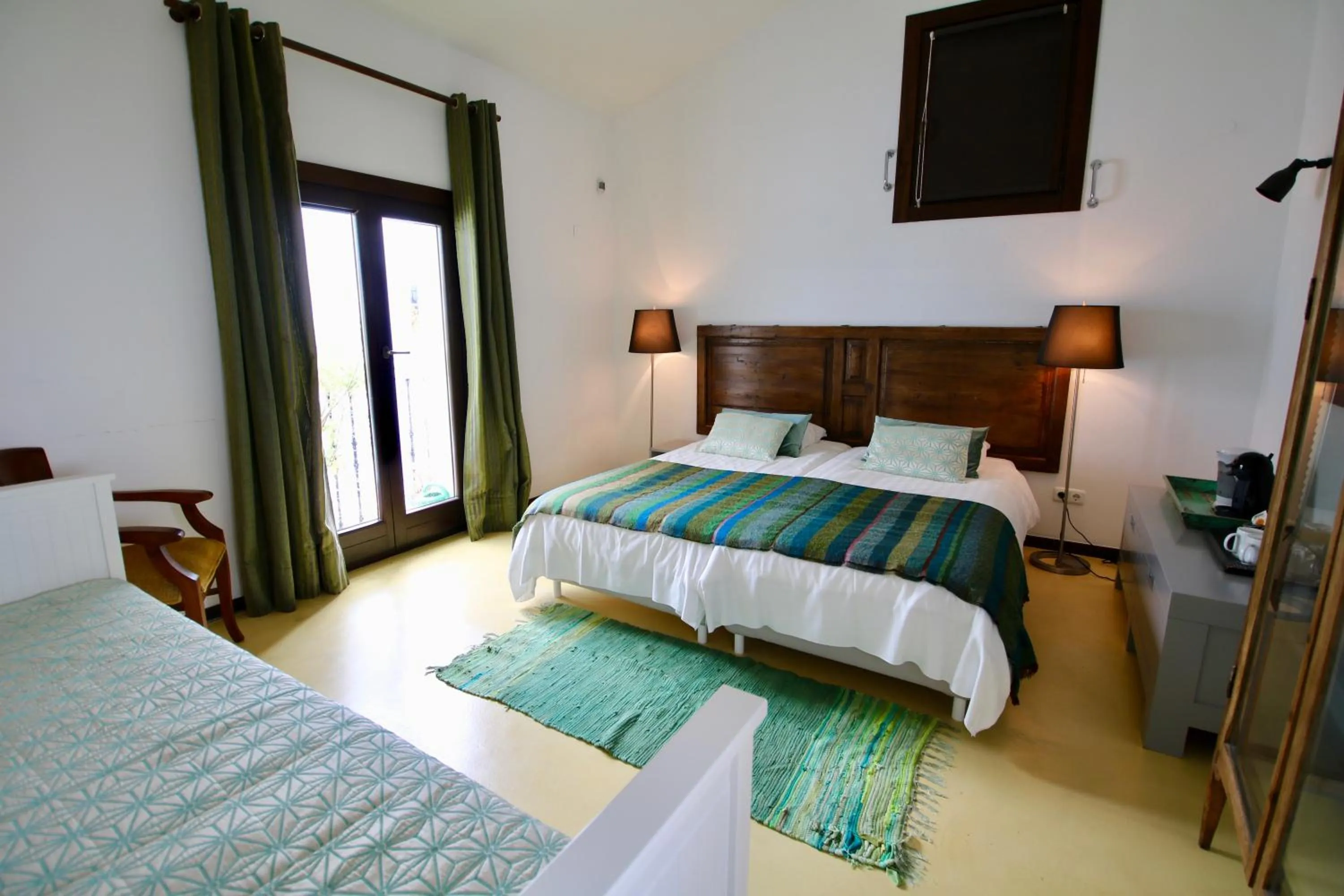 Shower, Bed in Boutique Hotel La Posada del Angel Ojén