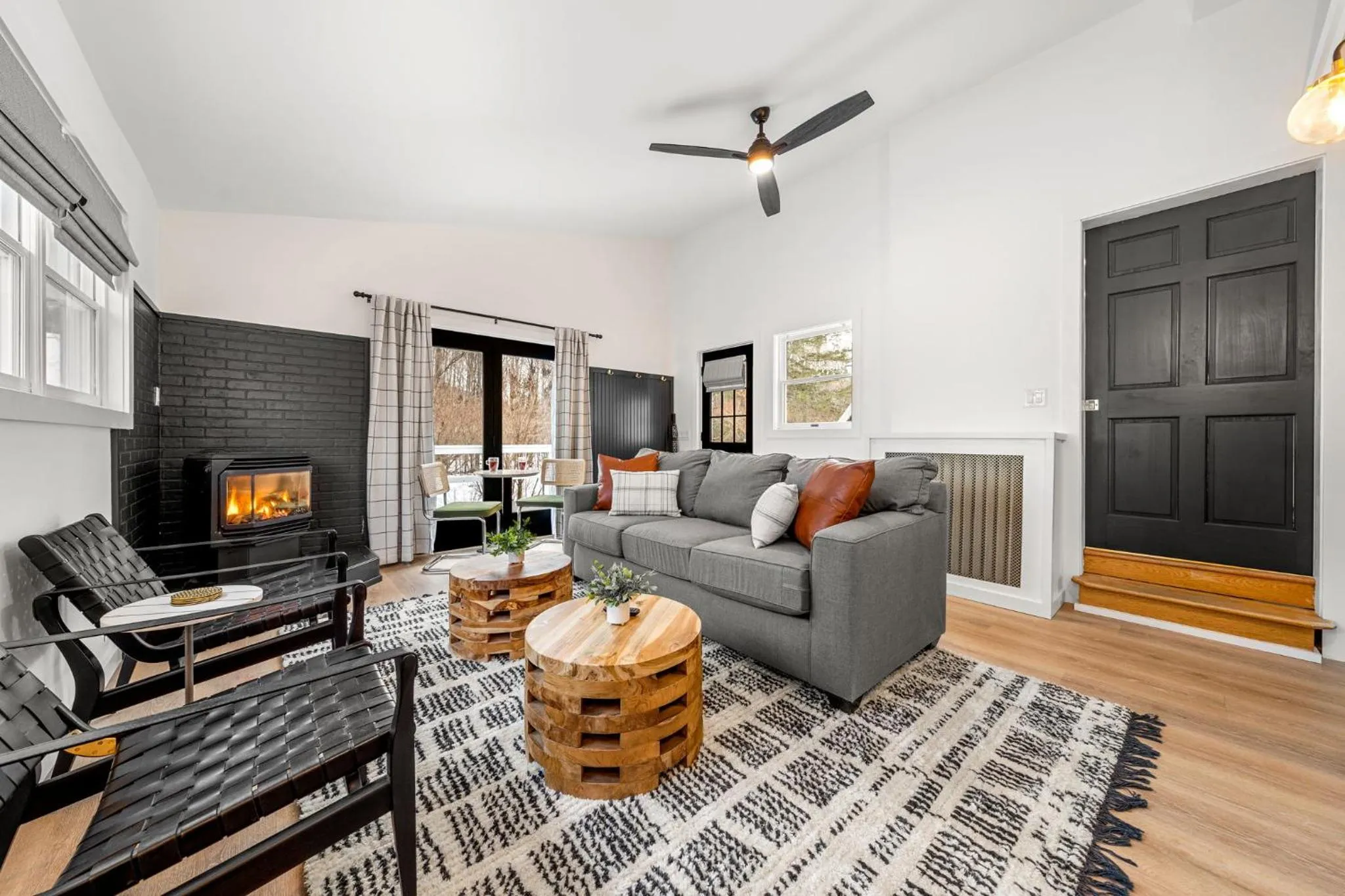 Living room in Launchpoint Lodge