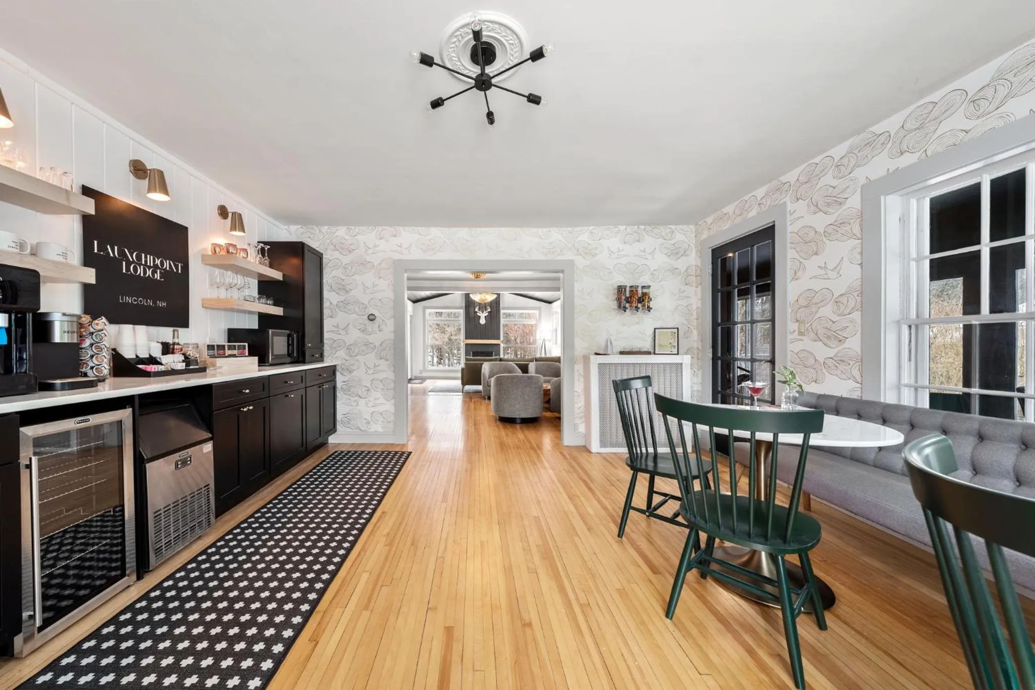 Coffee/tea facilities in Launchpoint Lodge
