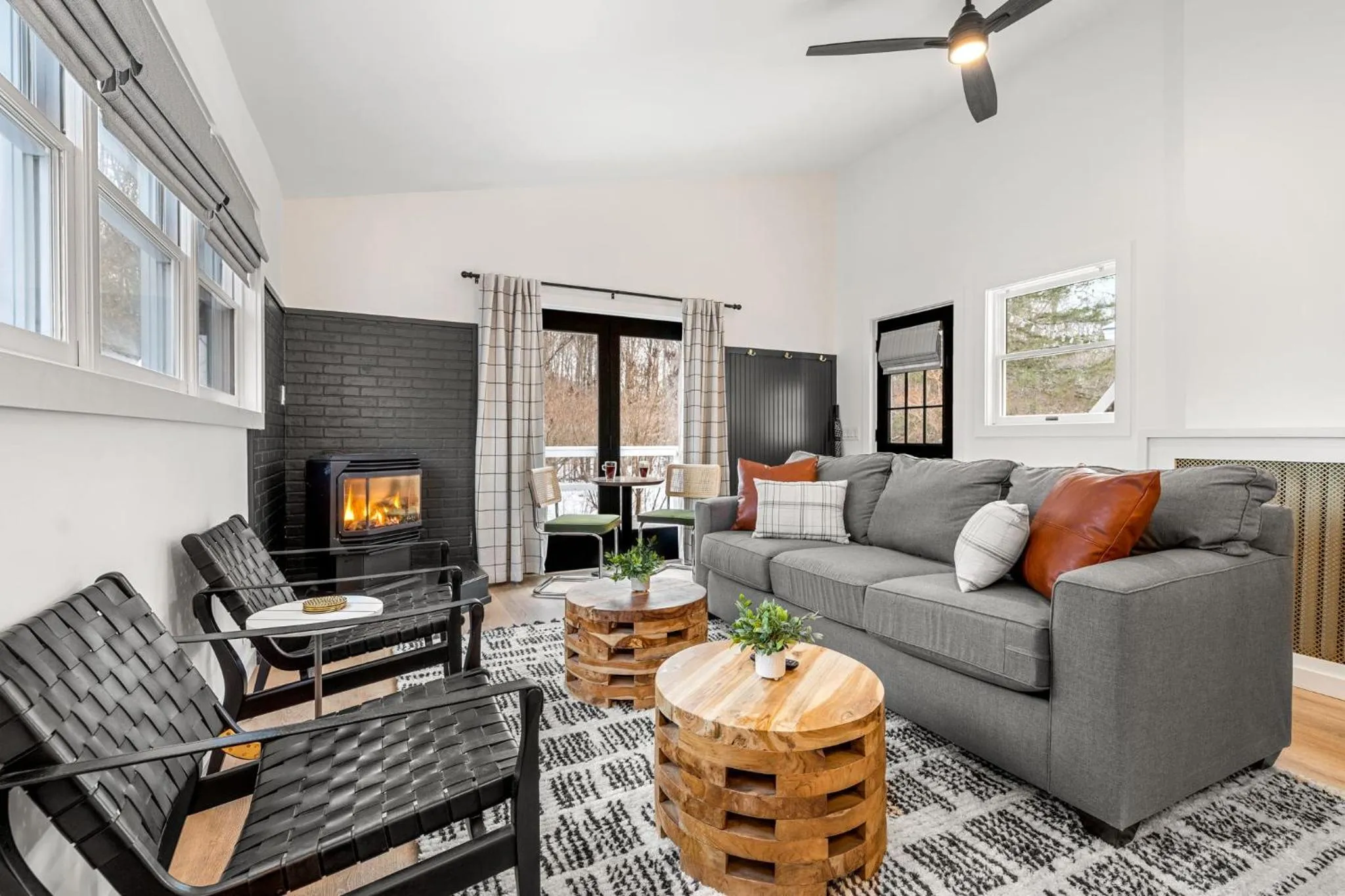 Living room in Launchpoint Lodge