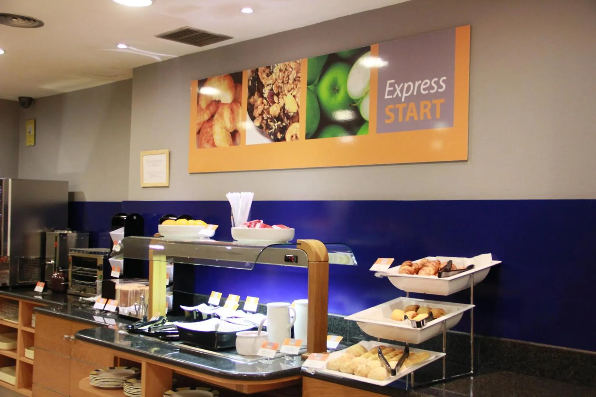 Restaurant/places to eat in Holiday Inn Express San Sebastian de los Reyes by IHG