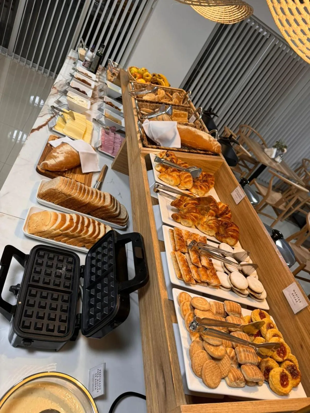 Buffet breakfast in HOMEFULL Apartamentos