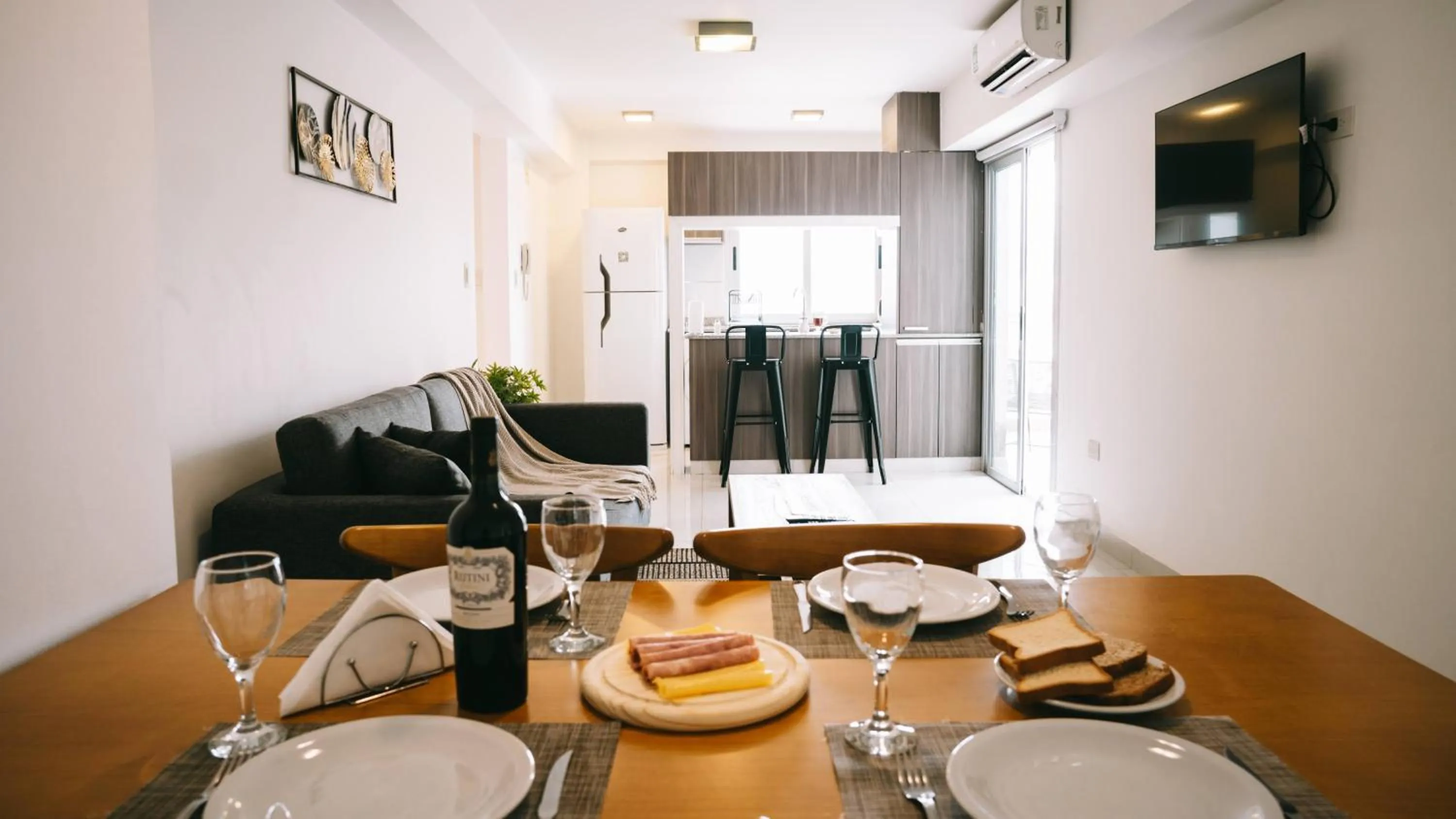 Communal lounge/ TV room in HOMEFULL Apartamentos