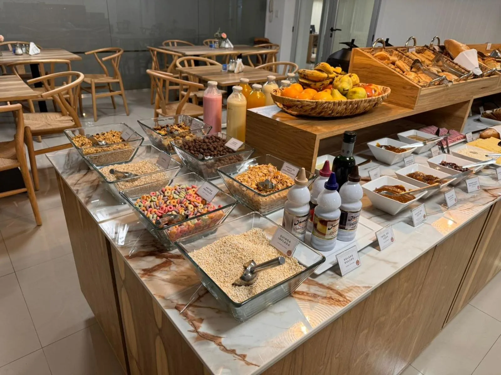 Buffet breakfast in HOMEFULL Apartamentos