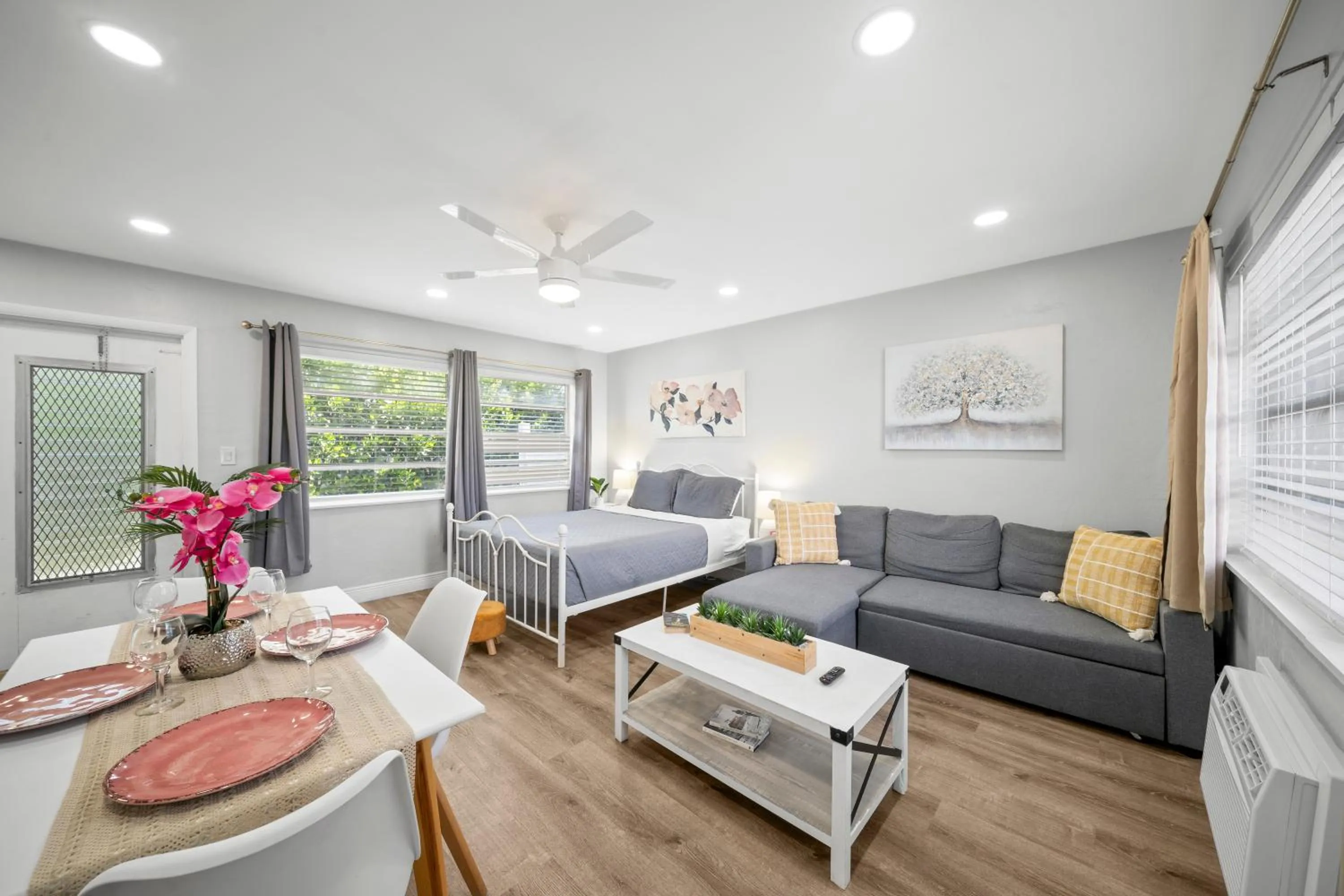 Bayview Regency Apartments By Lowkl