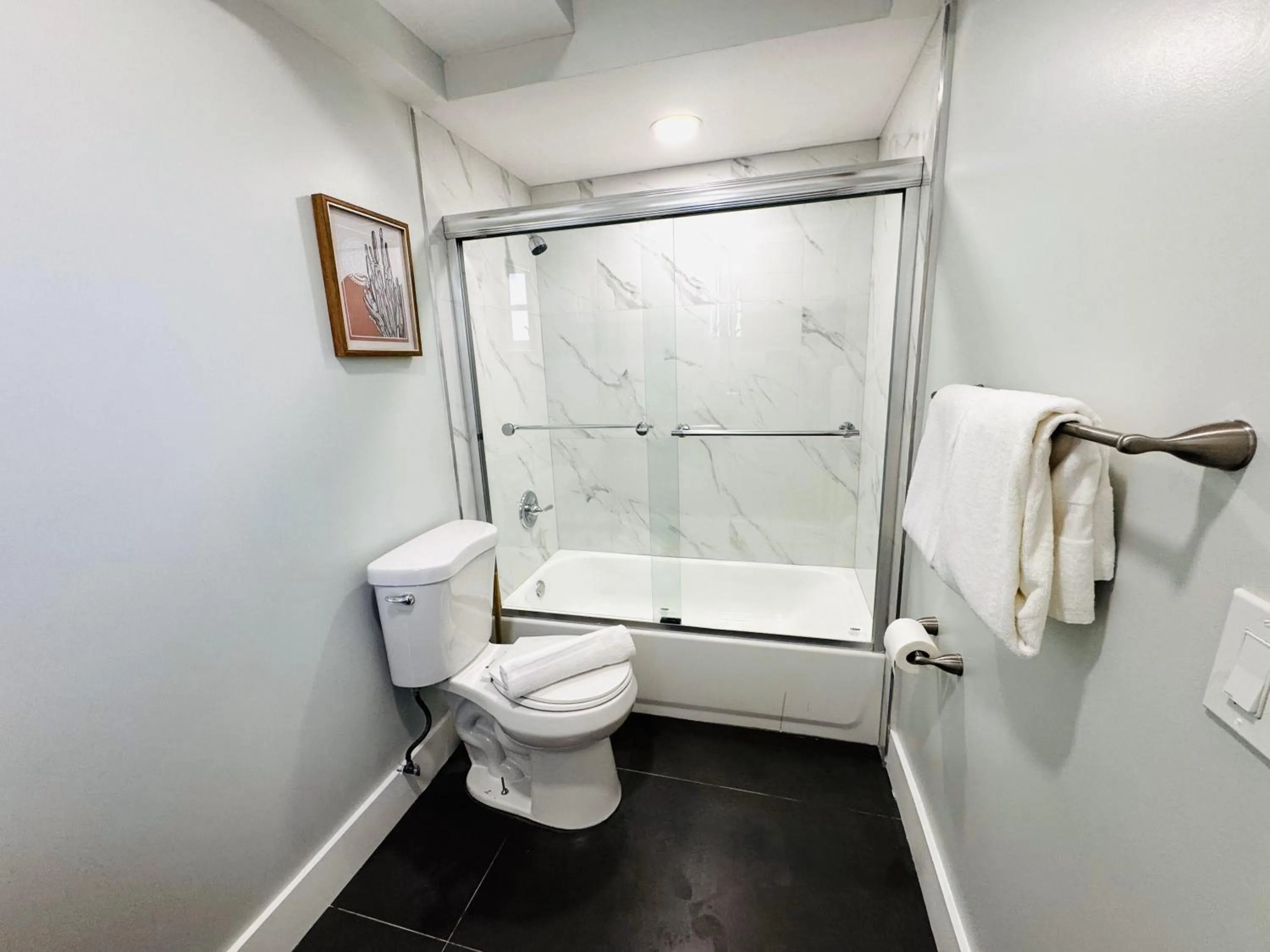 Bayview Regency Apartments By Lowkl