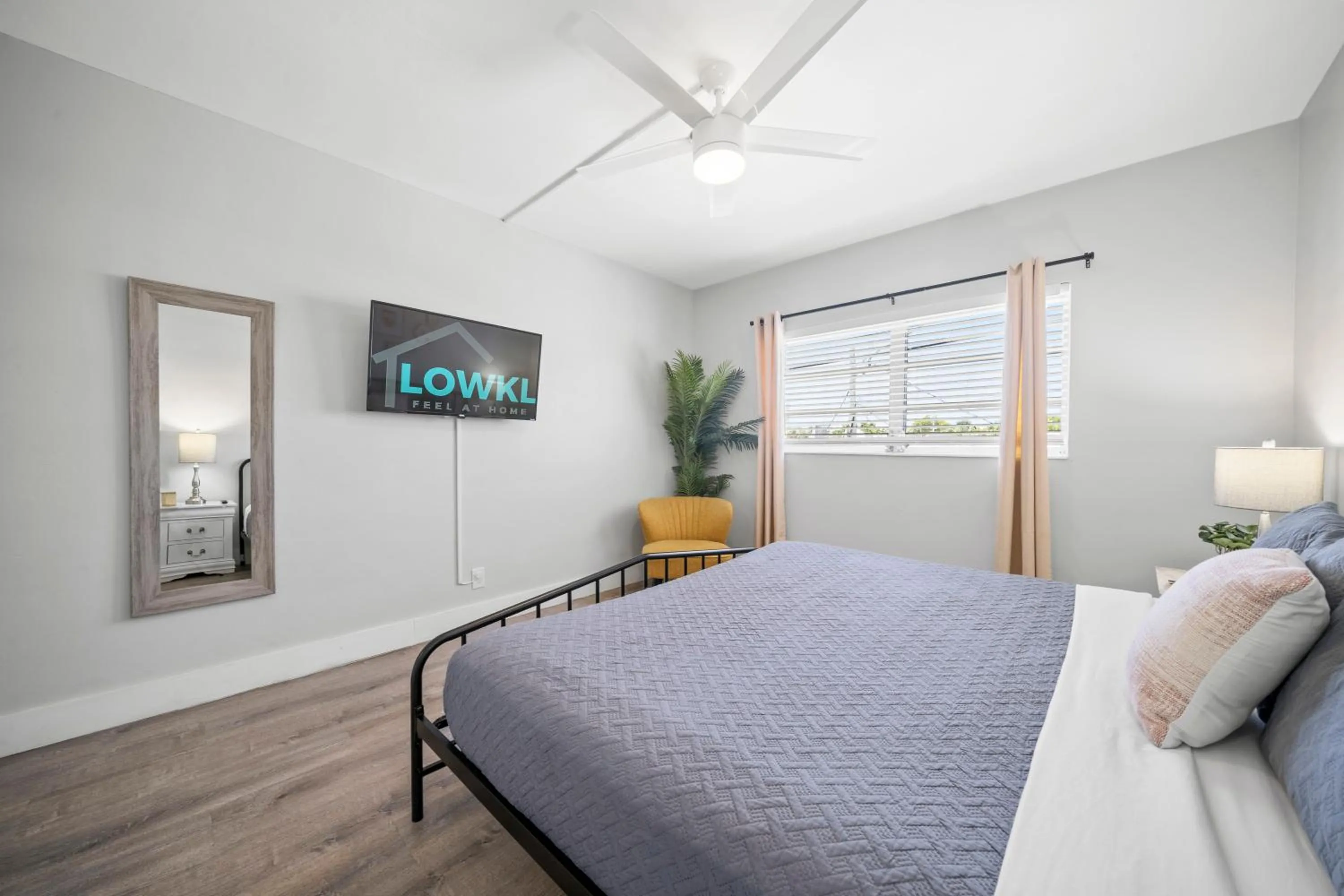 Bed in Bayview Regency Apartments By Lowkl