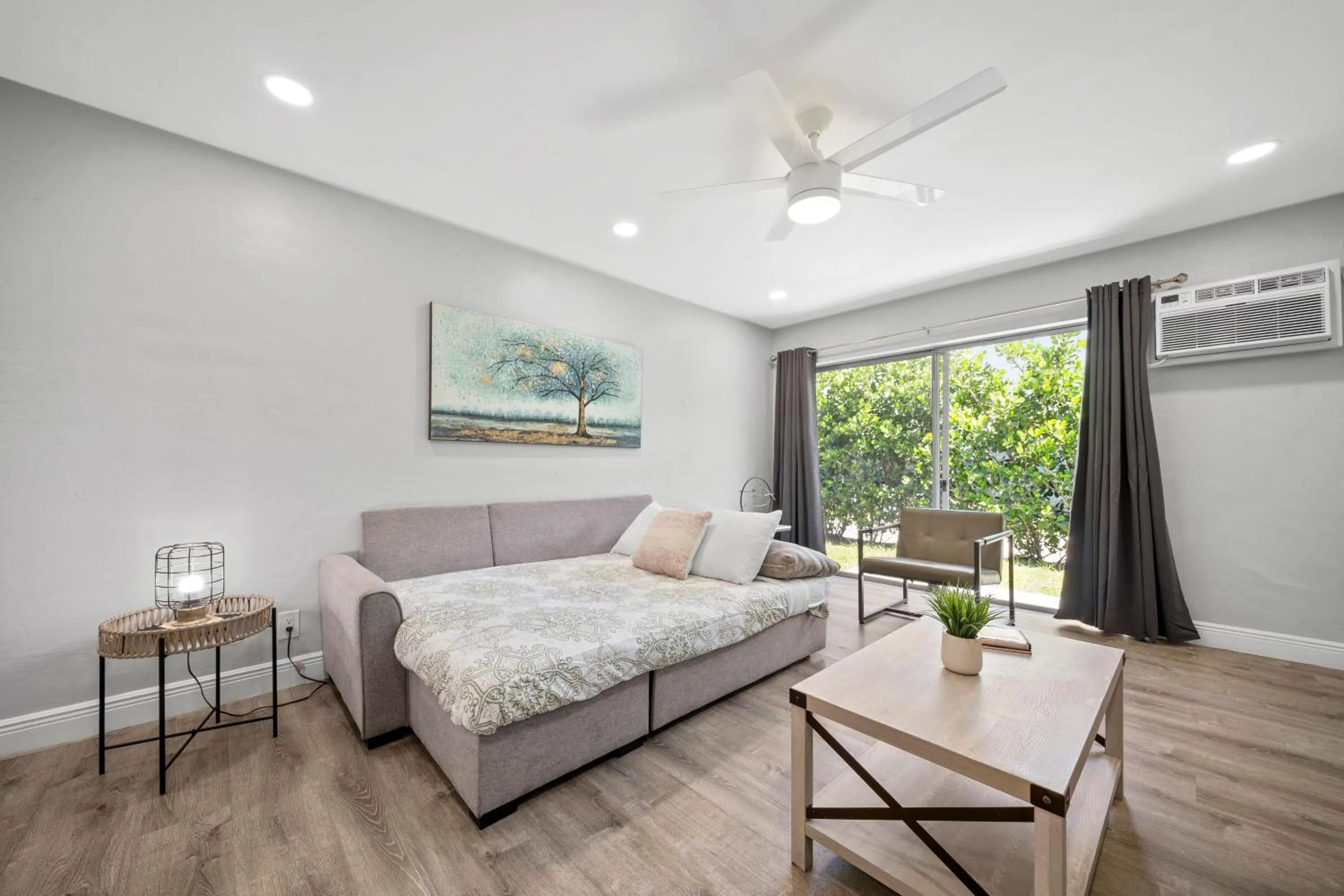 Bayview Regency Apartments By Lowkl