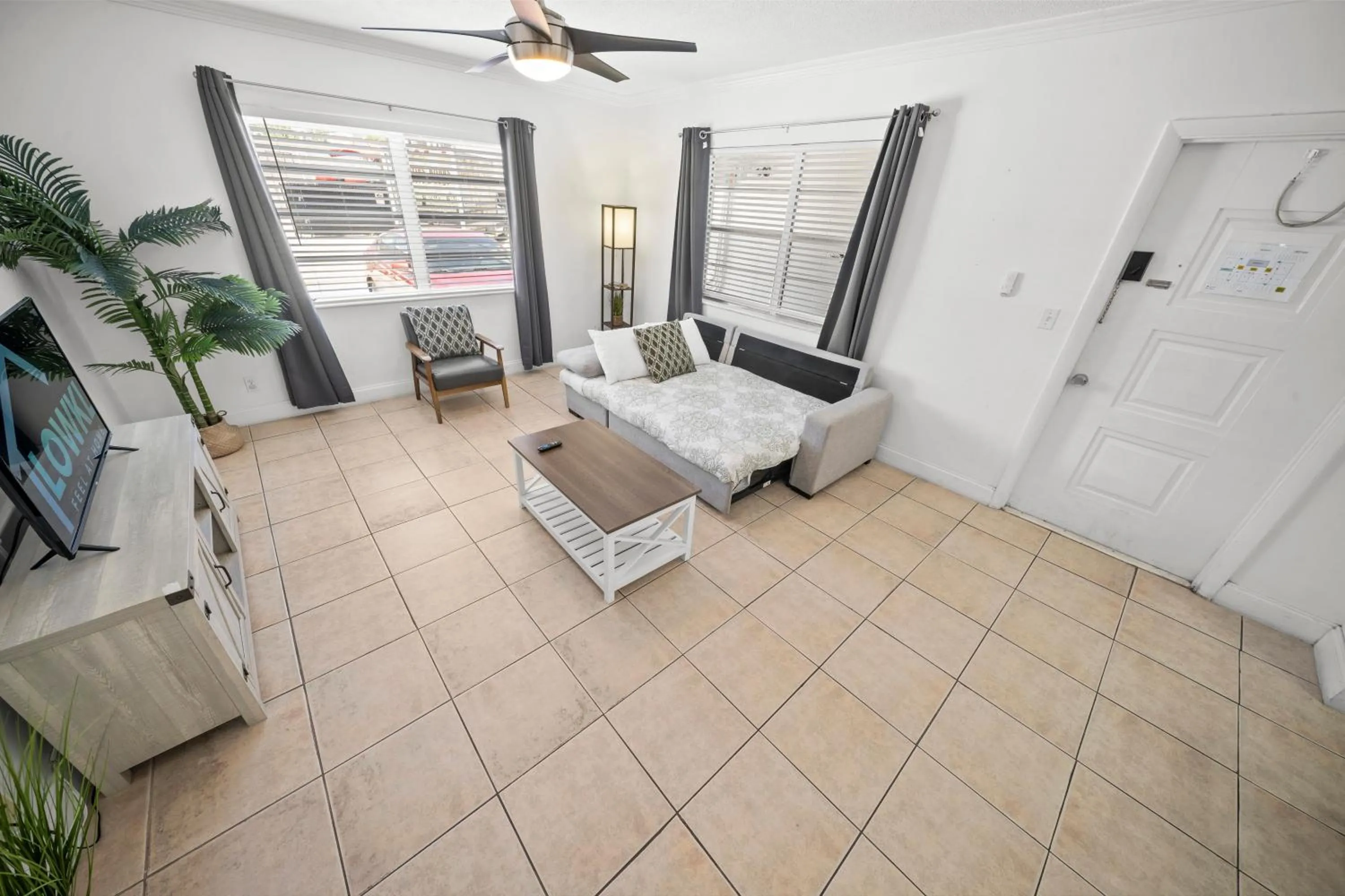 Bayview Regency Apartments By Lowkl