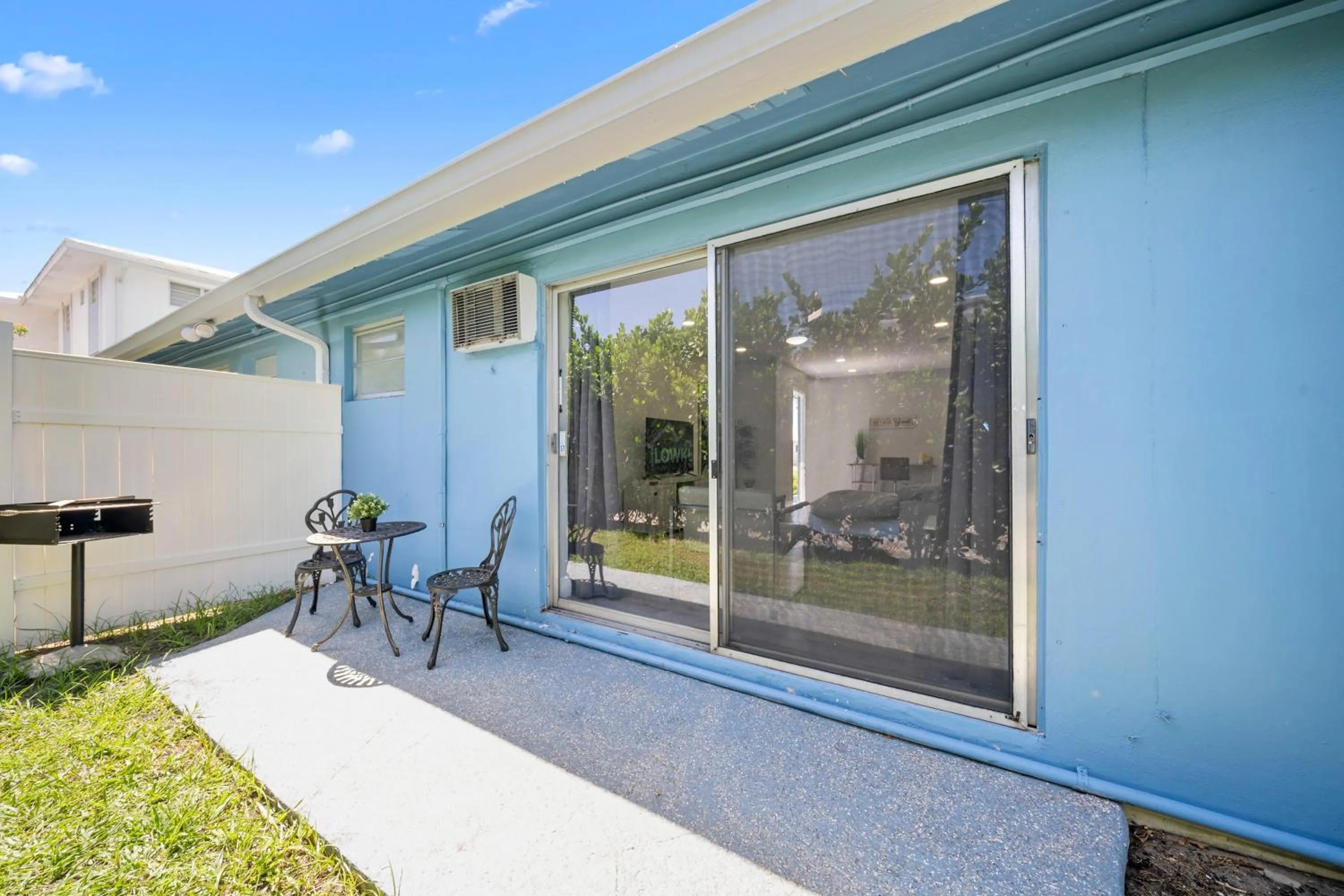 Bayview Regency Apartments By Lowkl