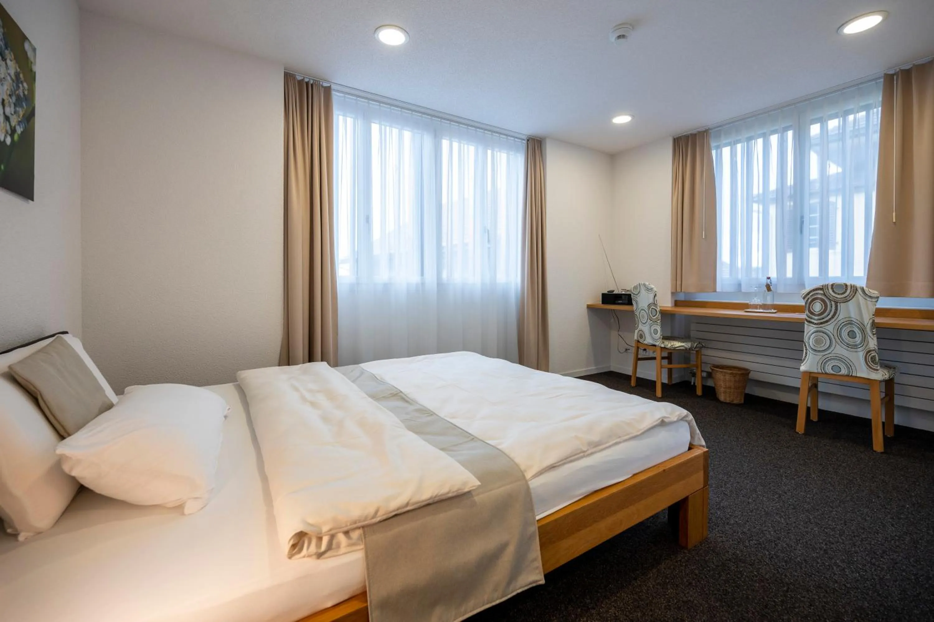 Photo of the whole room, Bed in Hotel Ochsen Rapperswil/BE