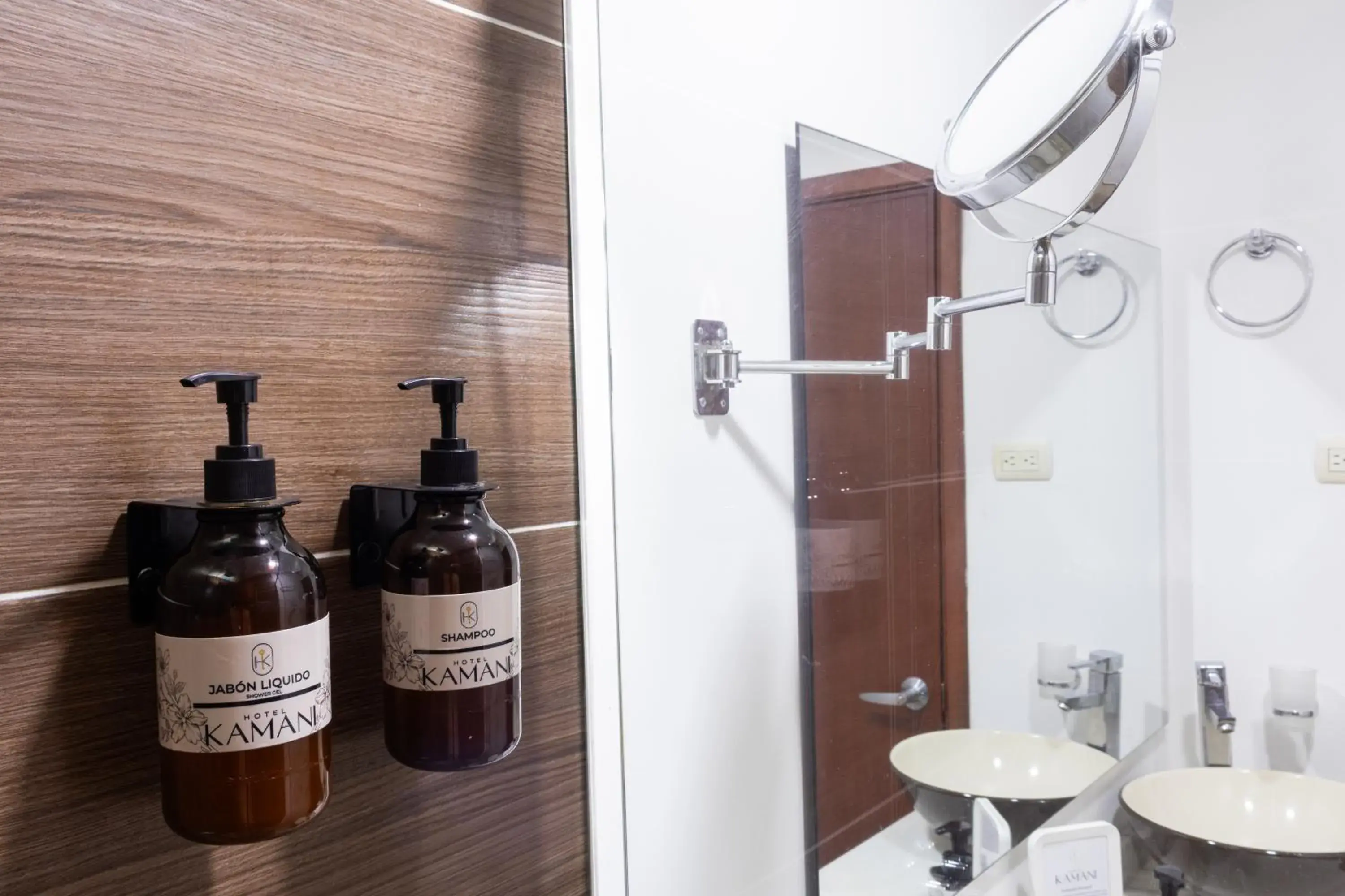 Deluxe King Room in Hotel Kamani Florencia Deluxe King Room in Hotel Kamani Florencia