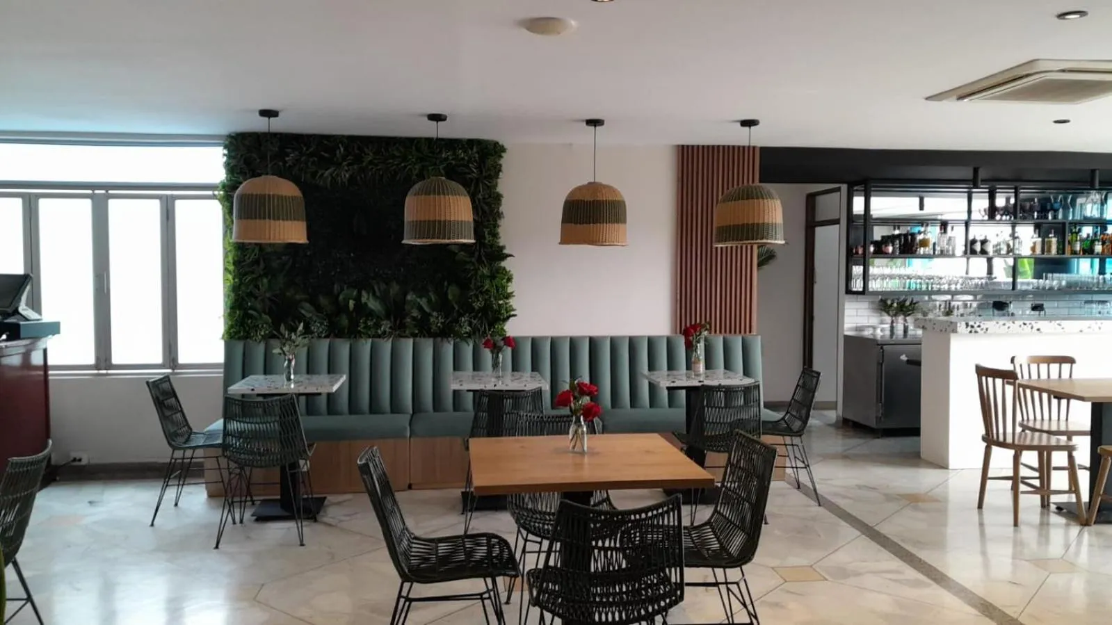 Restaurant/places to eat in Hotel Kamani Florencia