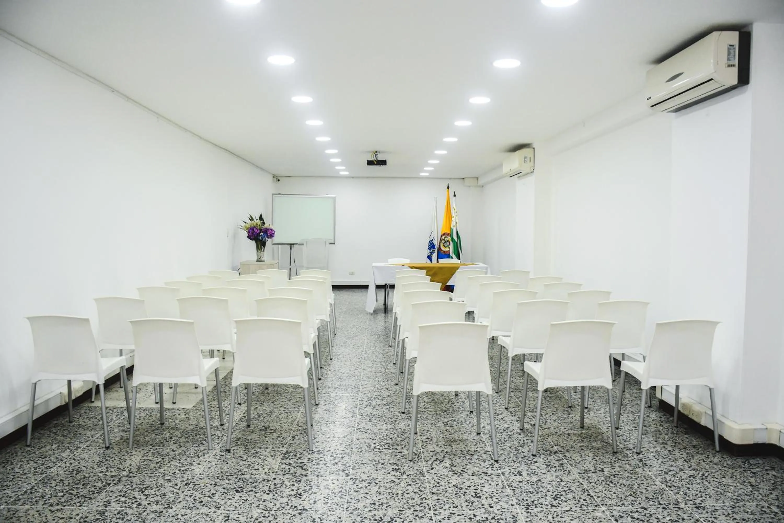 Meeting/conference room in Hotel Kamani Florencia