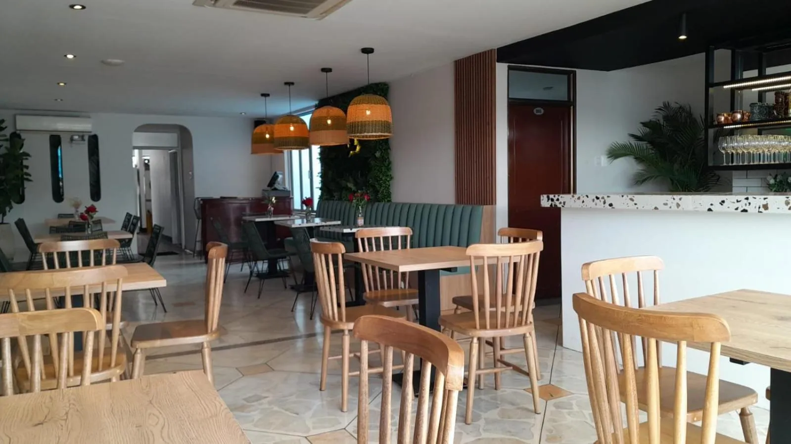 Restaurant/places to eat in Hotel Kamani Florencia