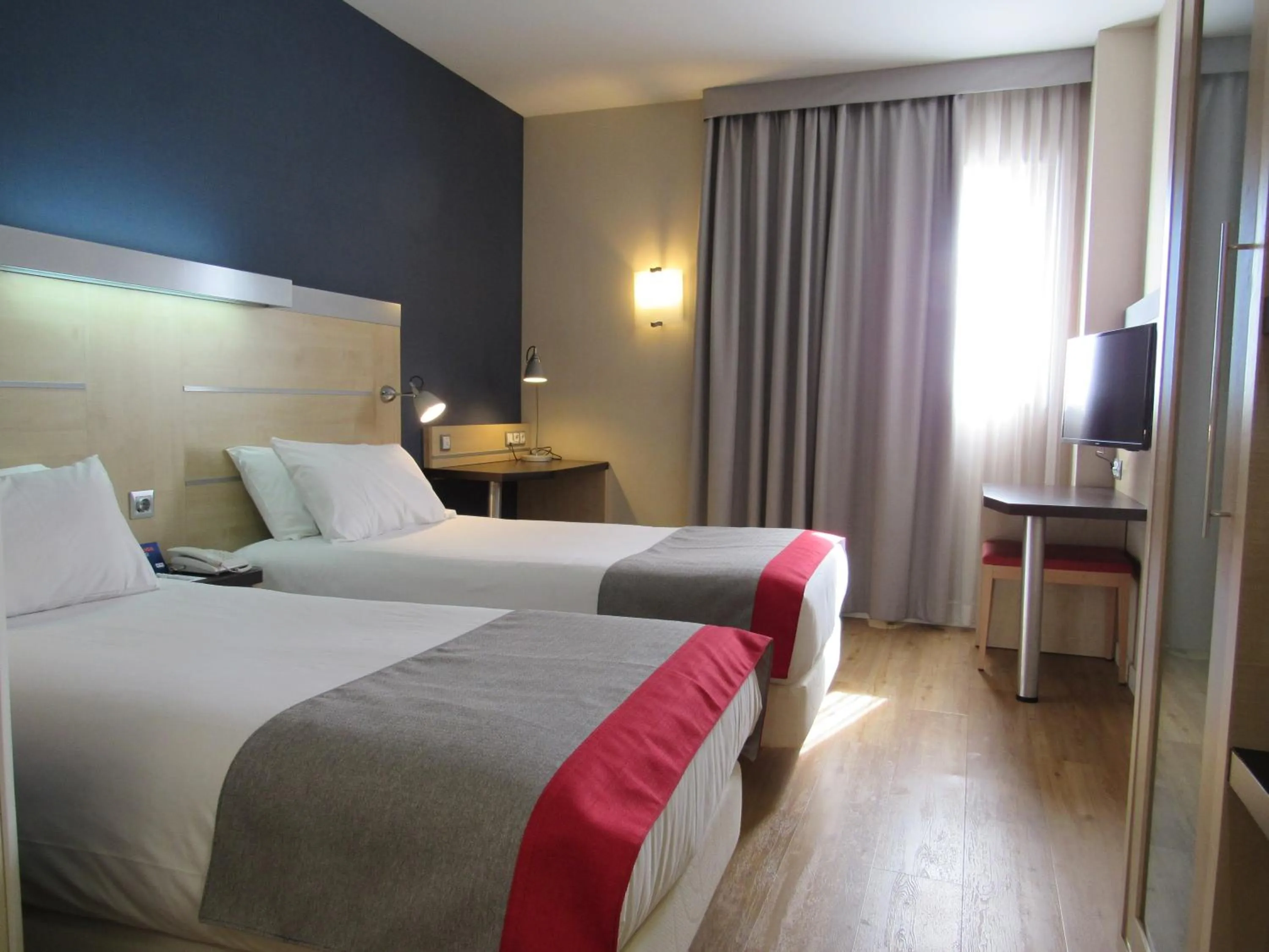 Photo of the whole room, Bed in Holiday Inn Express Valencia Bonaire by IHG