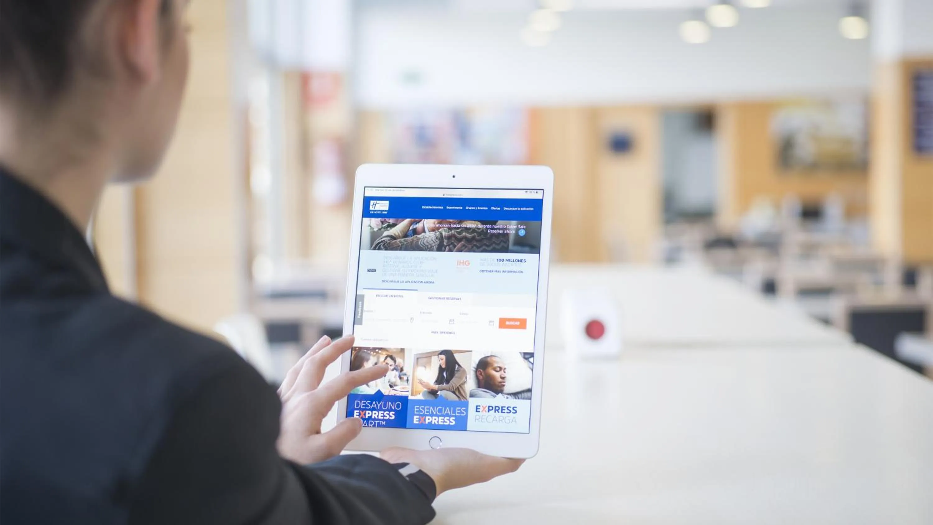 People in Holiday Inn Express Valencia Bonaire by IHG