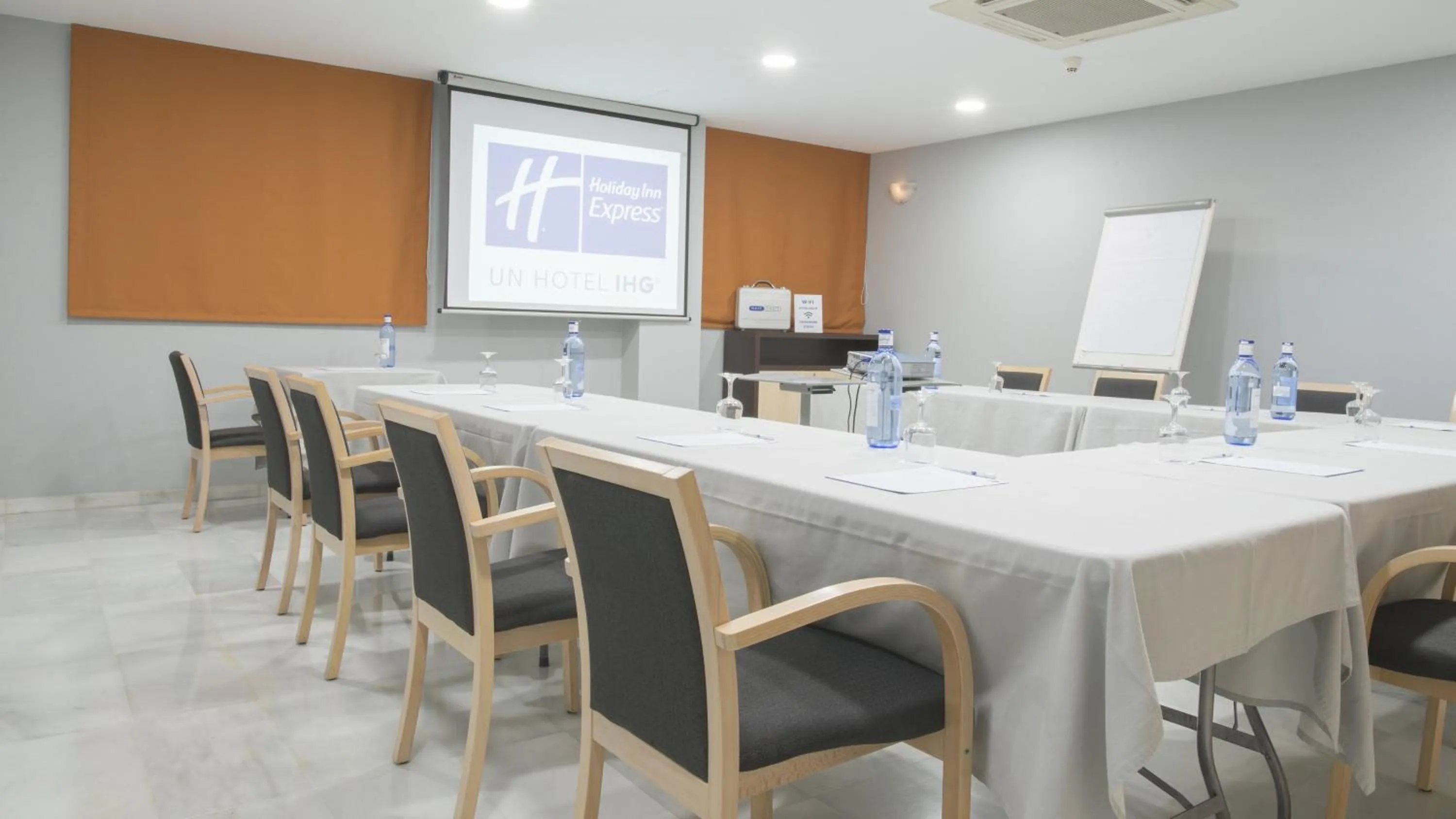 Meeting/conference room in Holiday Inn Express Valencia Bonaire by IHG
