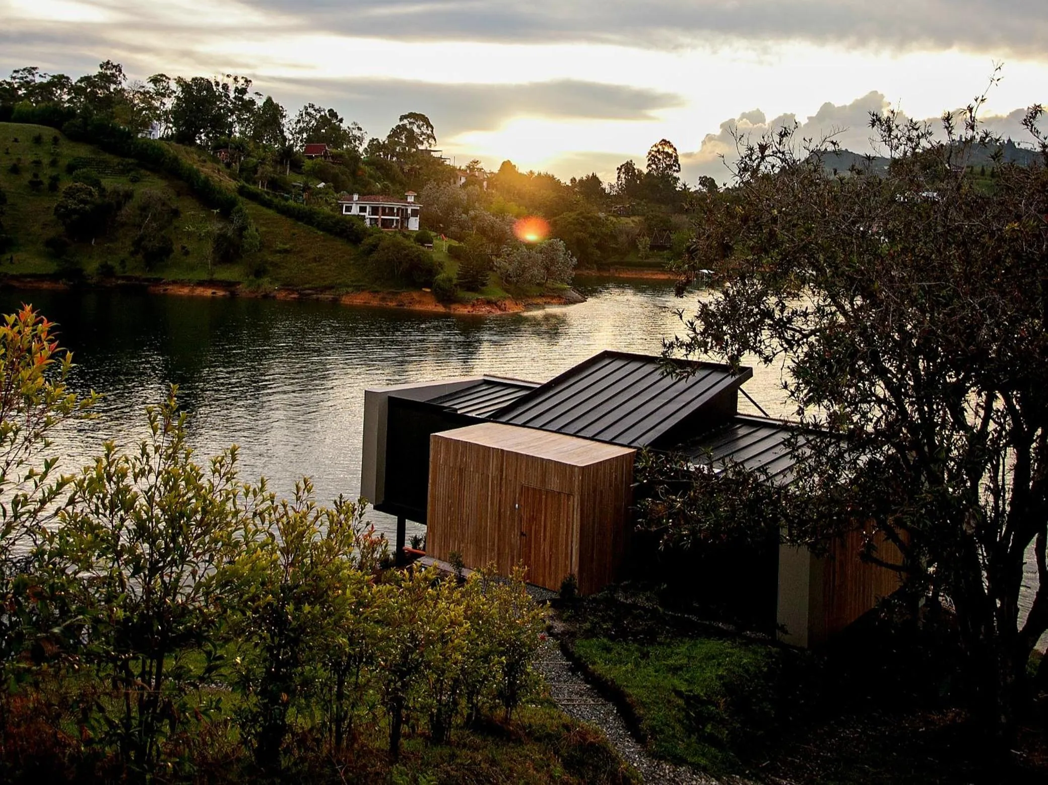 Area and facilities in La Pausa Hotelbistro