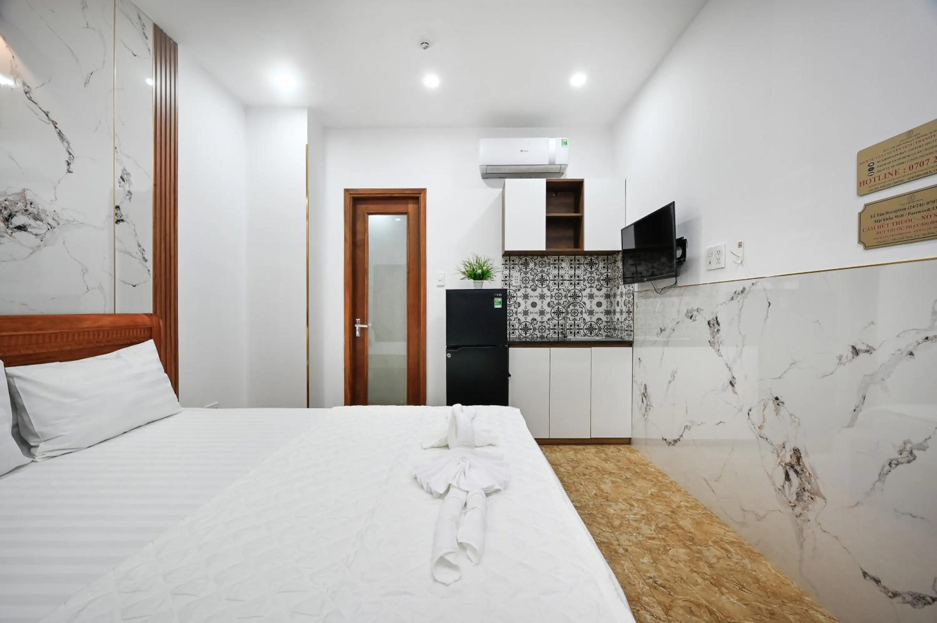 Bed in Yoyo Airport Saigon Hotel