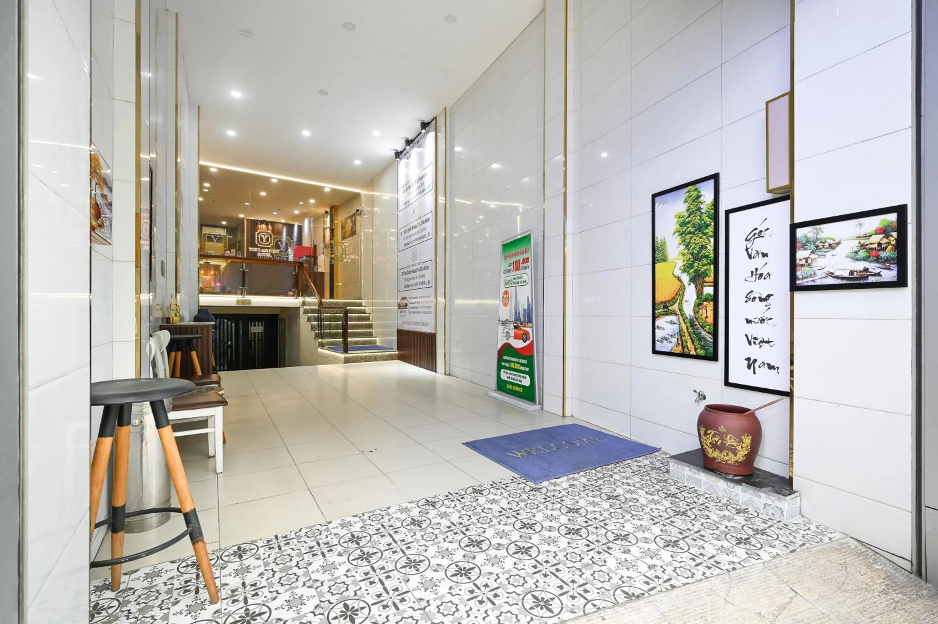 Facade/entrance in Yoyo Airport Saigon Hotel