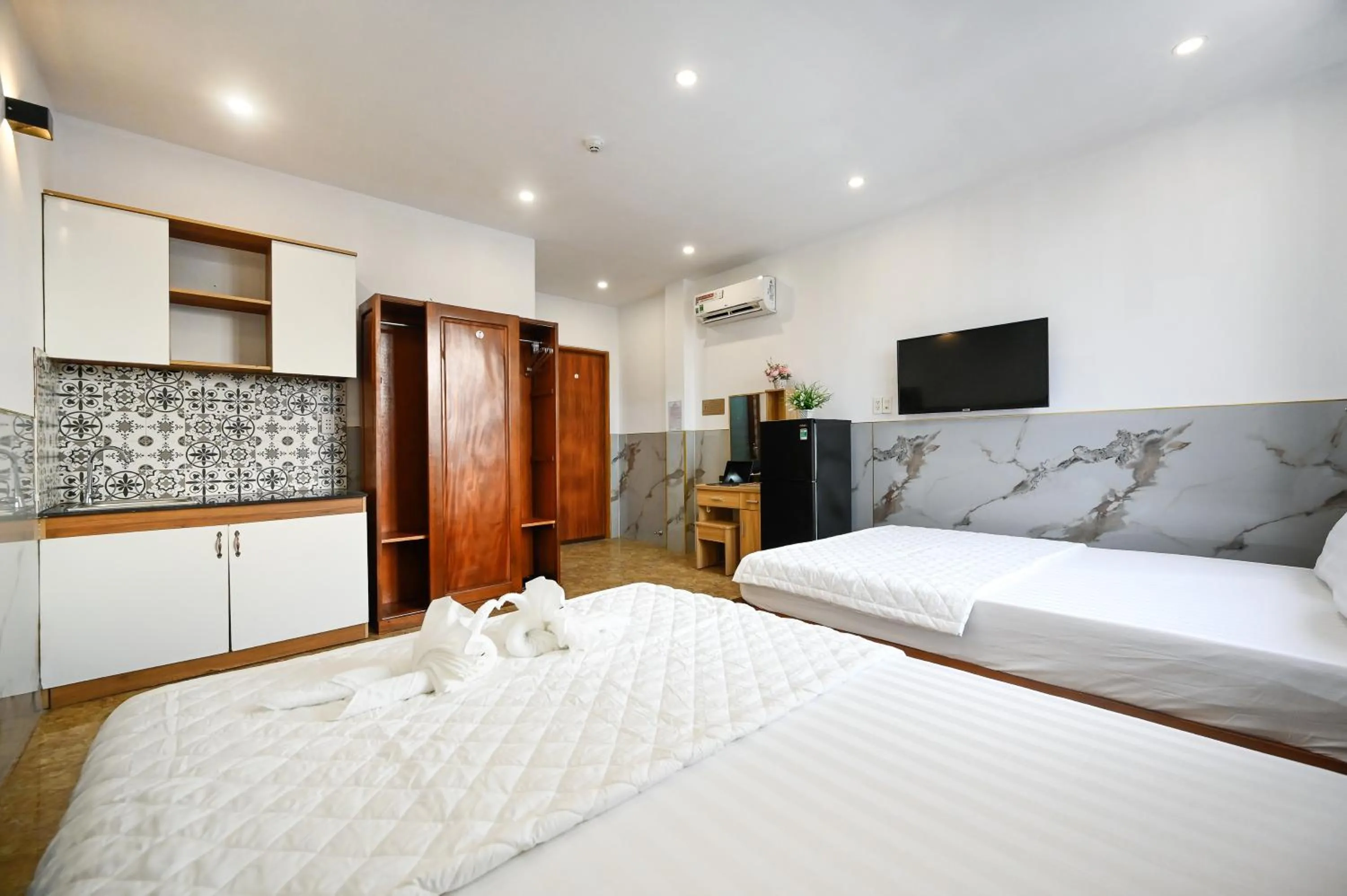 Bed in Yoyo Airport Saigon Hotel