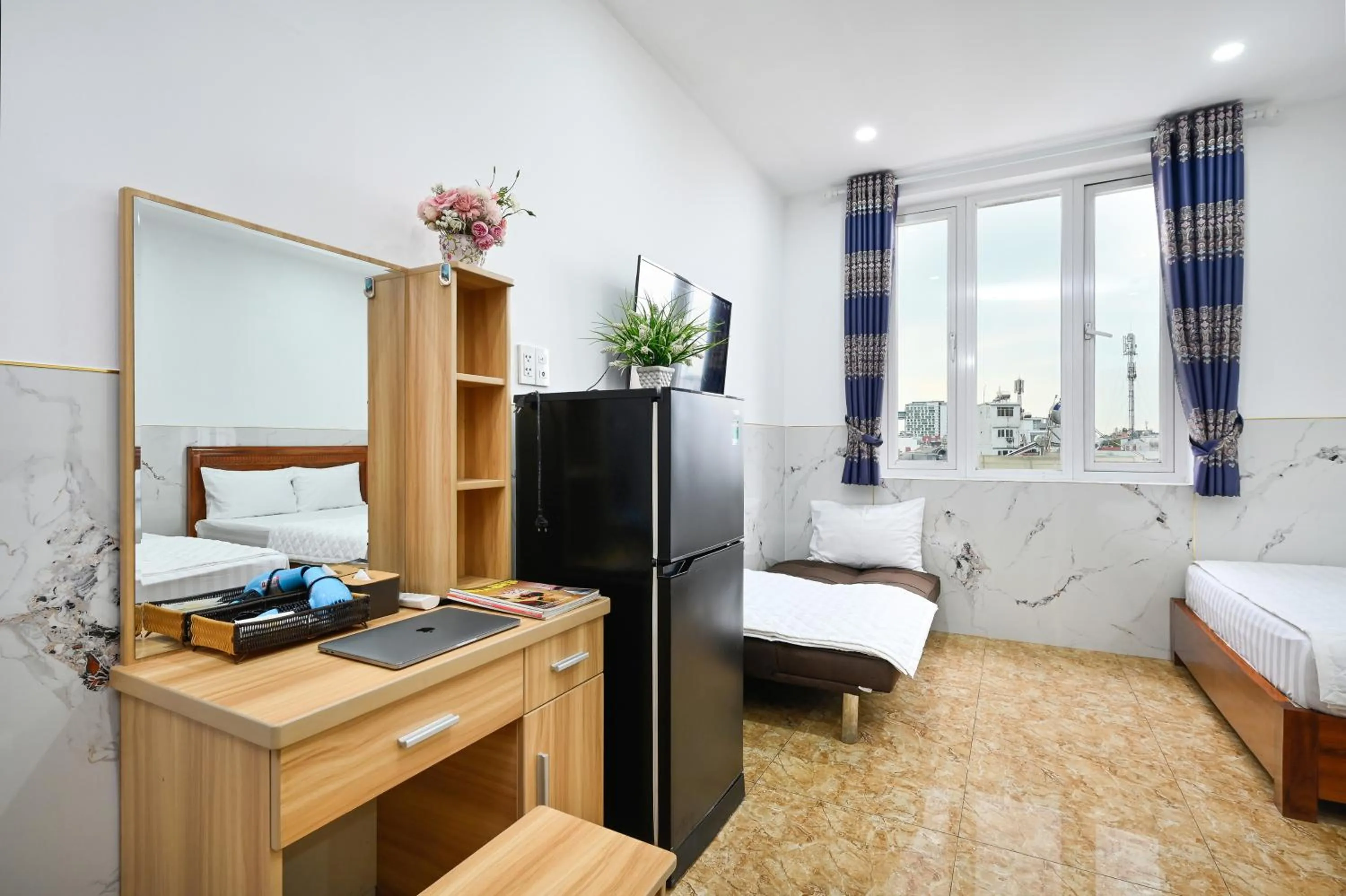 Bed in Yoyo Airport Saigon Hotel