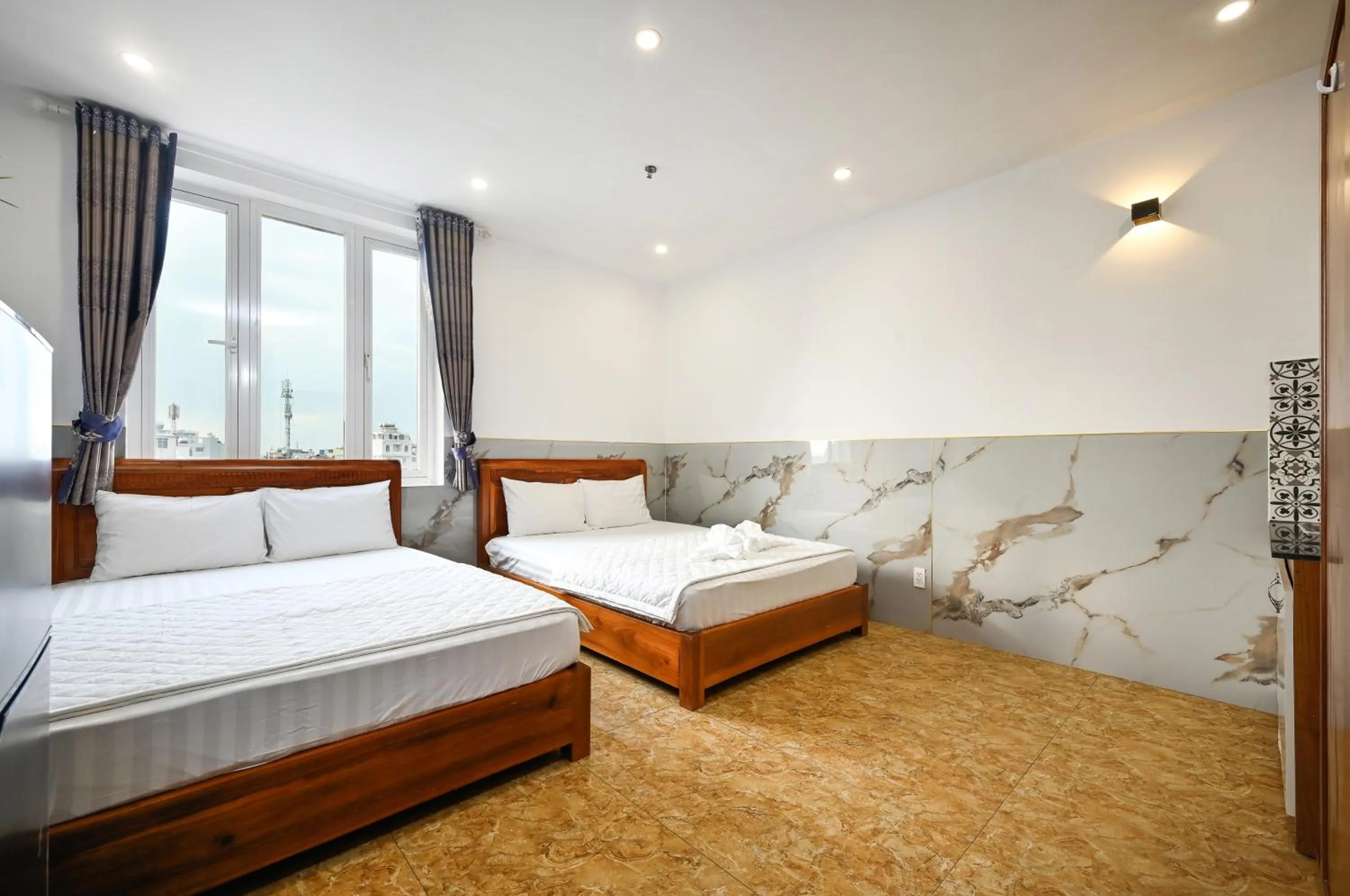 Bed in Yoyo Airport Saigon Hotel