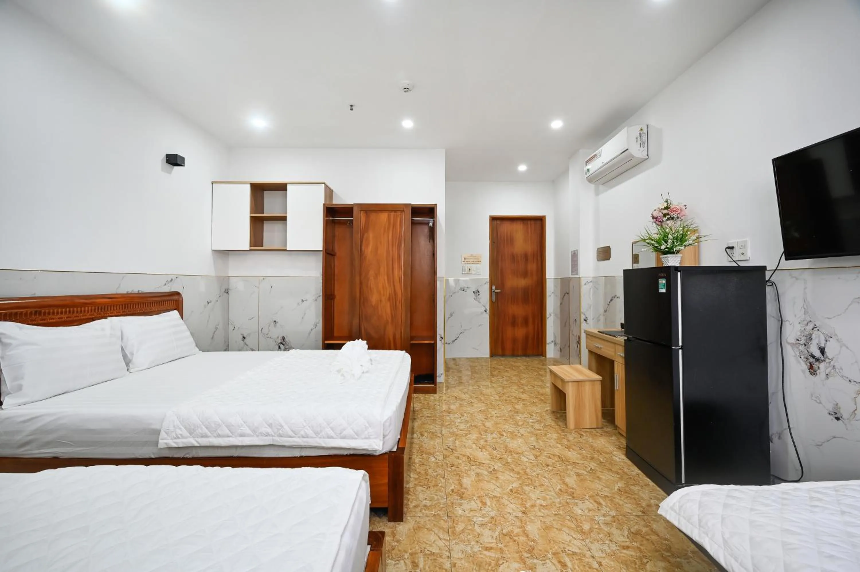 Bed in Yoyo Airport Saigon Hotel