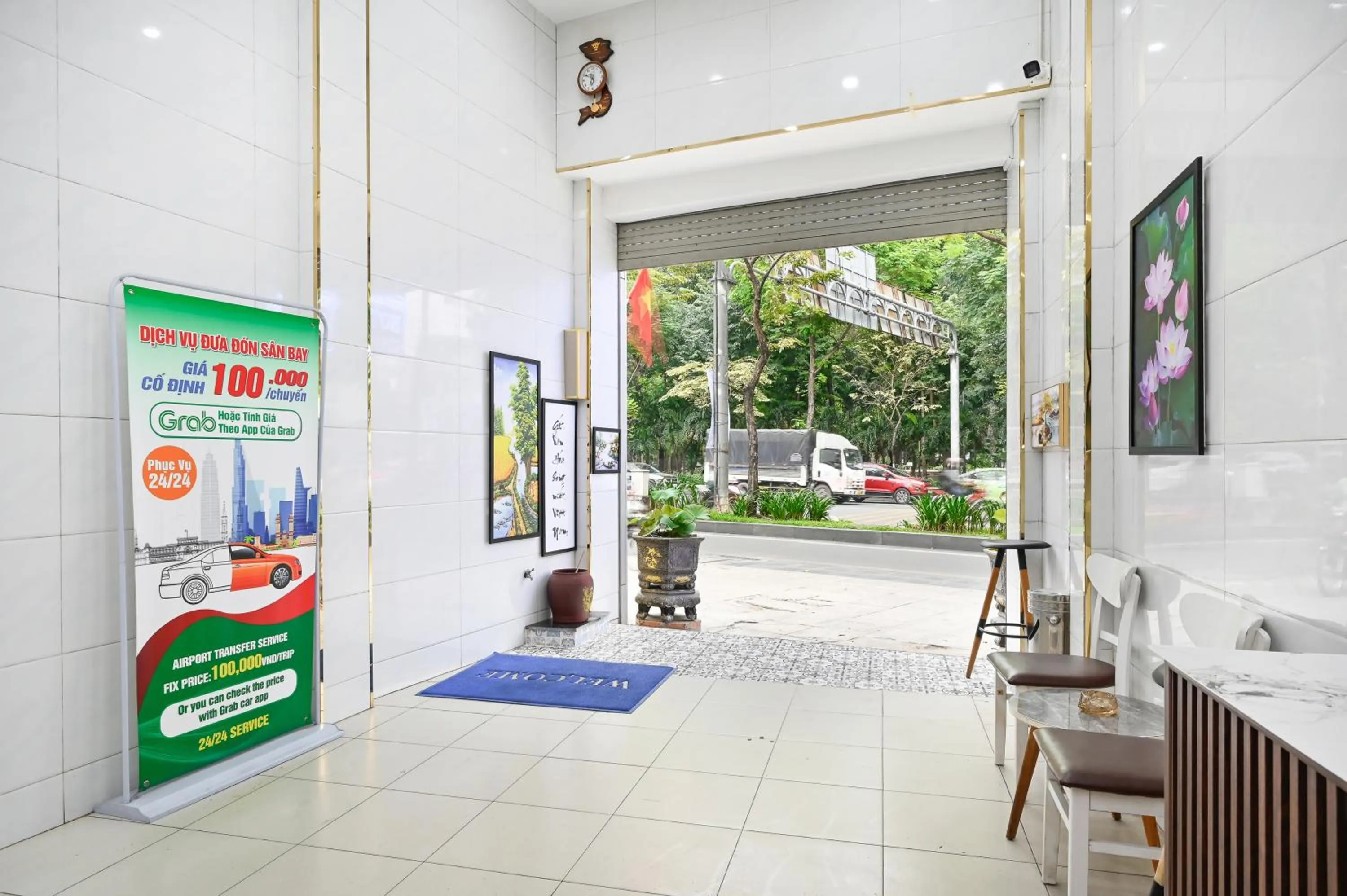 Facade/entrance in Yoyo Airport Saigon Hotel