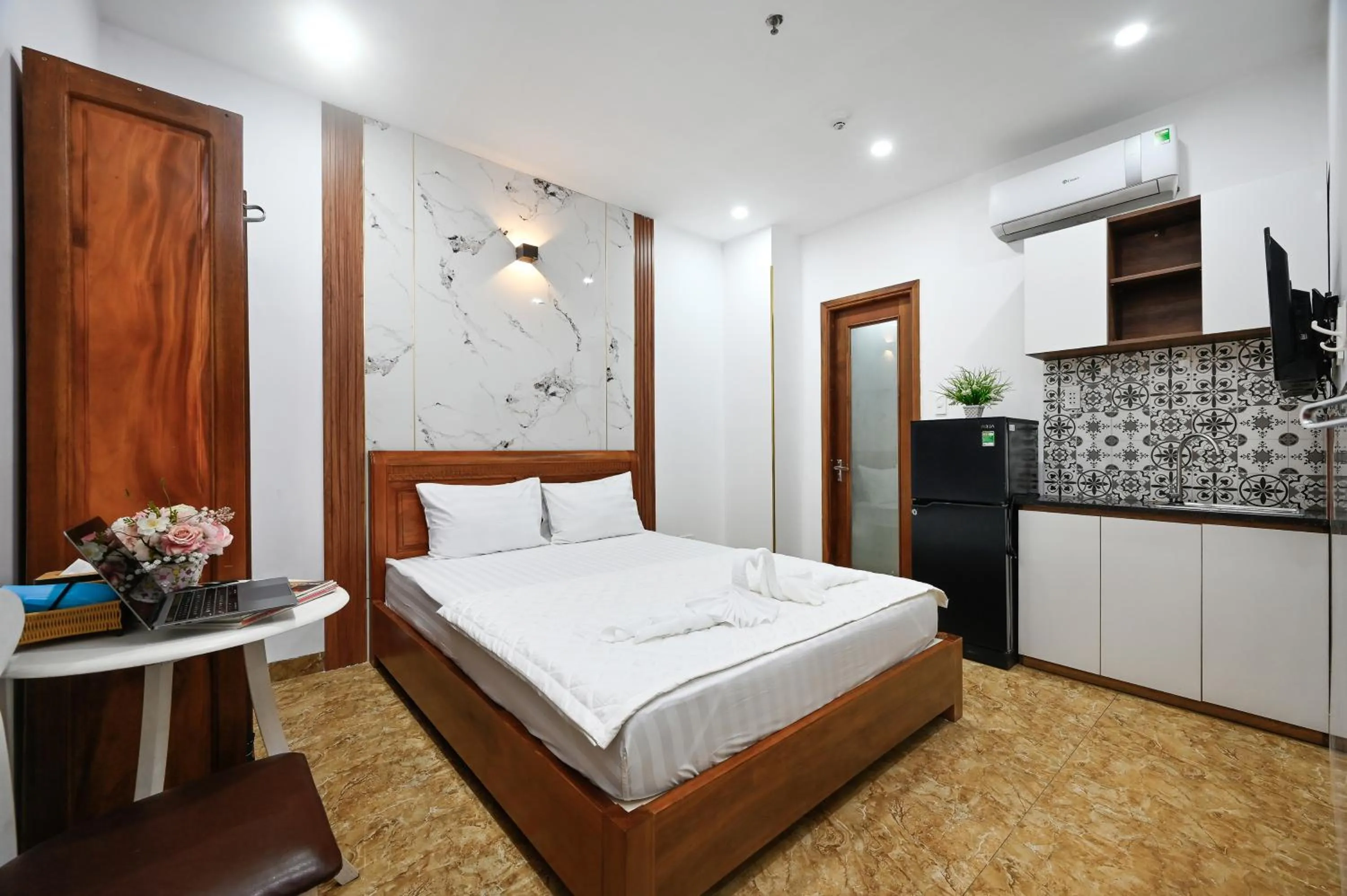 Bed in Yoyo Airport Saigon Hotel