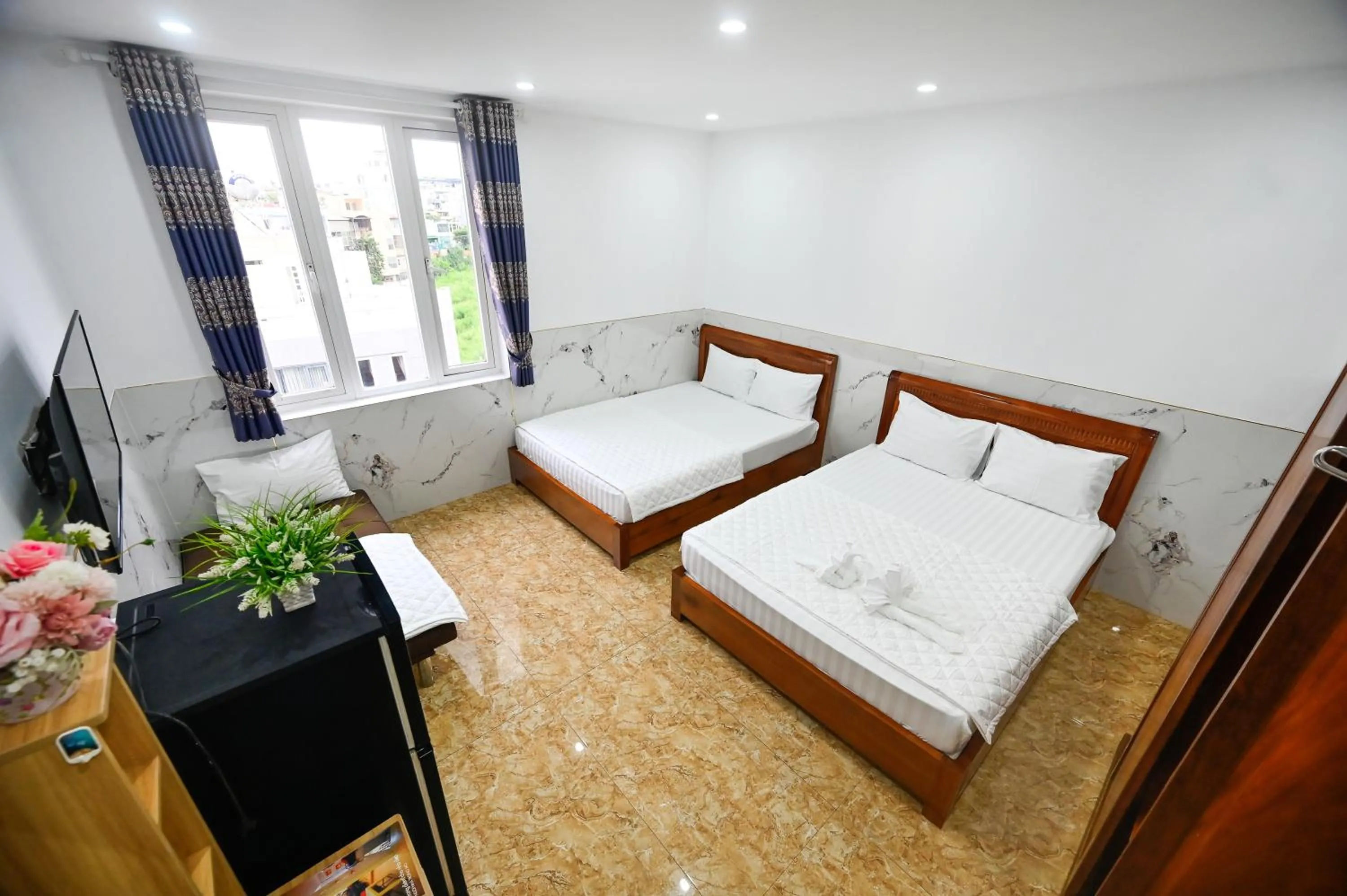 Bed in Yoyo Airport Saigon Hotel