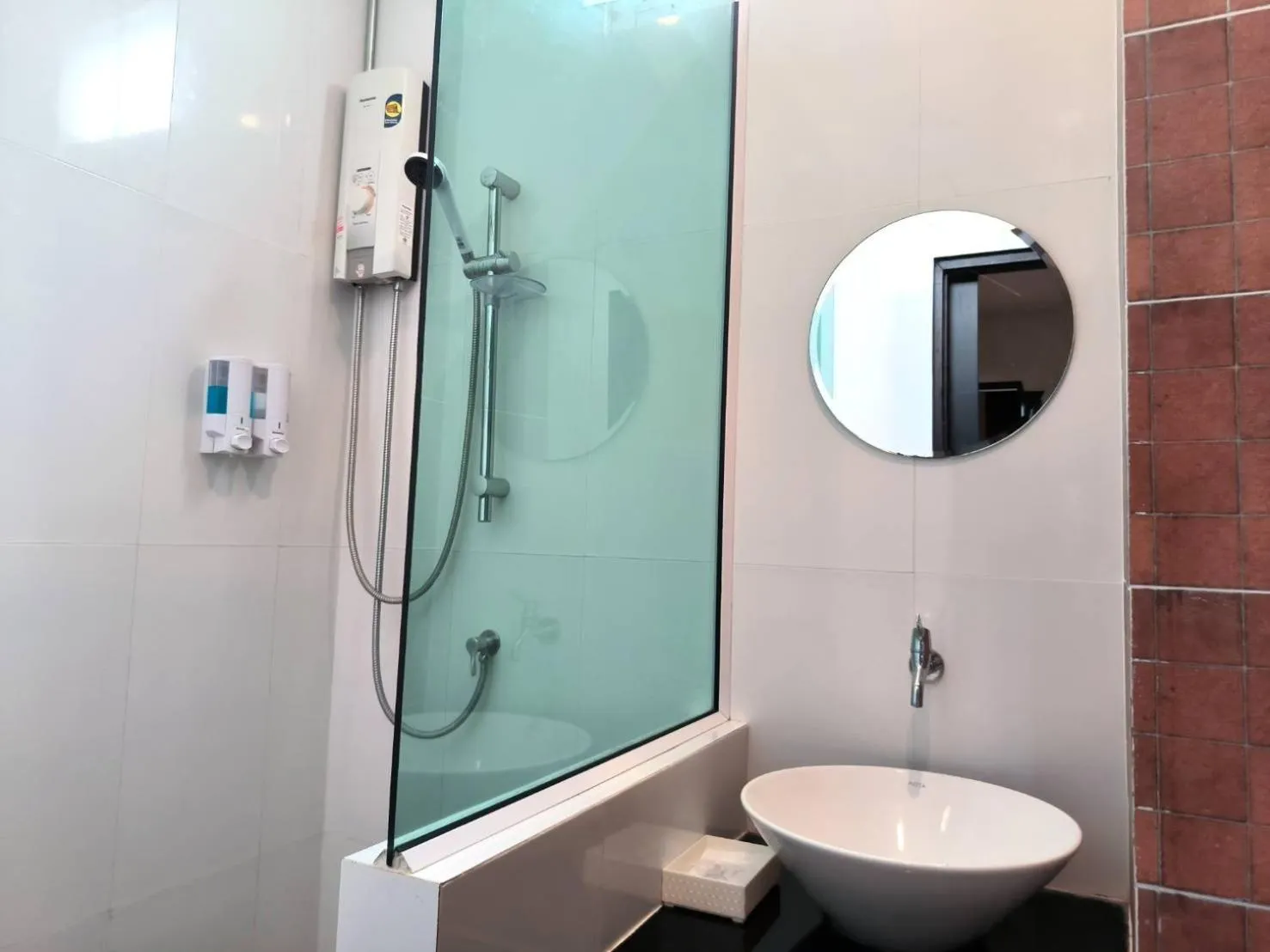 Shower in The Morning mini house aonang - 1500 meters from the beach