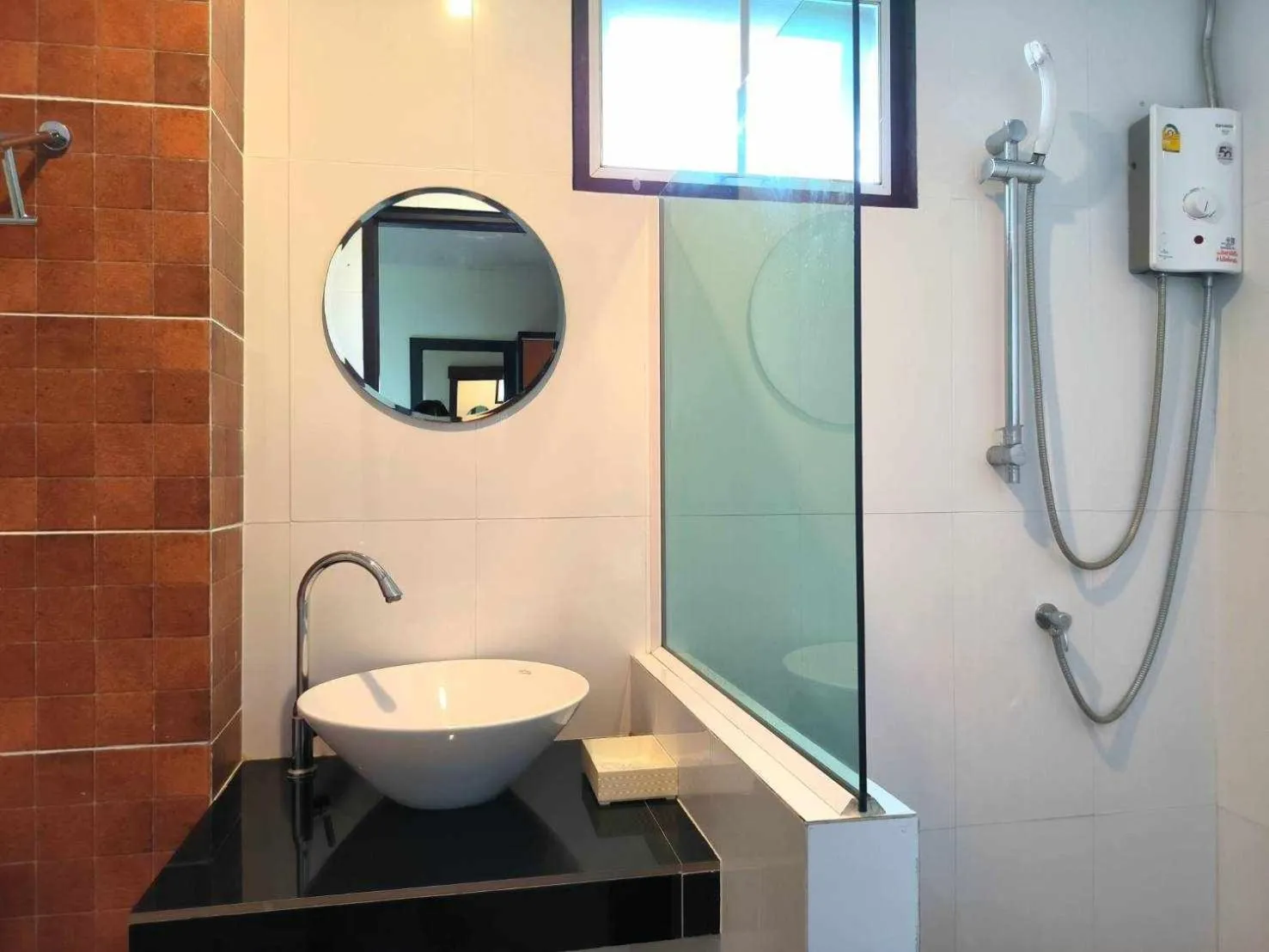 Shower in The Morning mini house aonang - 1500 meters from the beach