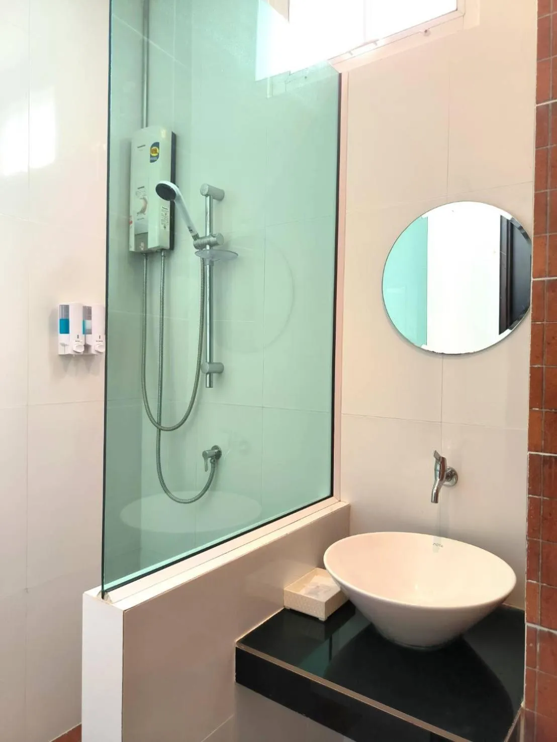 Shower in The Morning mini house aonang - 1500 meters from the beach