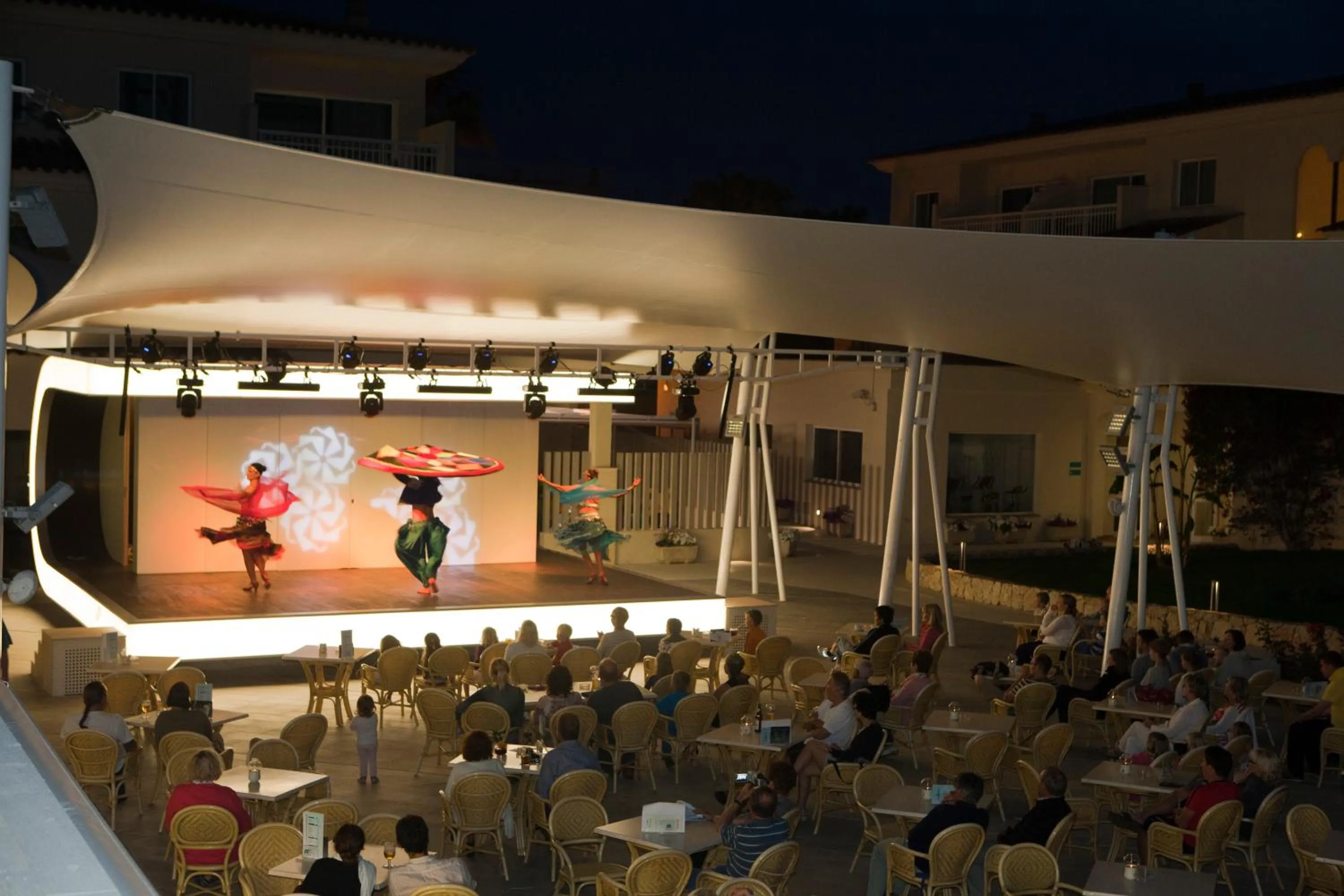 People in Aparthotel Isla de Cabrera